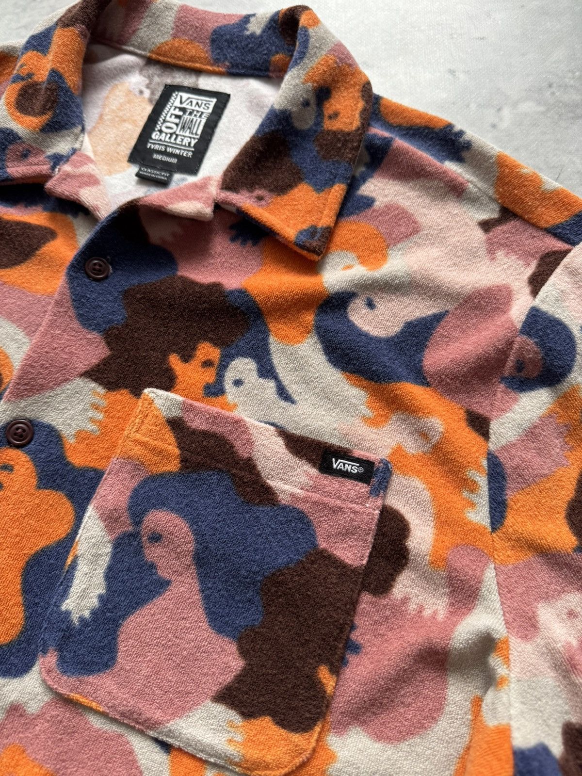 Vans VANS, MENS SIZE M, HAWAIIAN TYRIS WINTER BUTTON-DOWN SHIRT Size US M / EU 48-50 / 2 - 4 Thumbnail