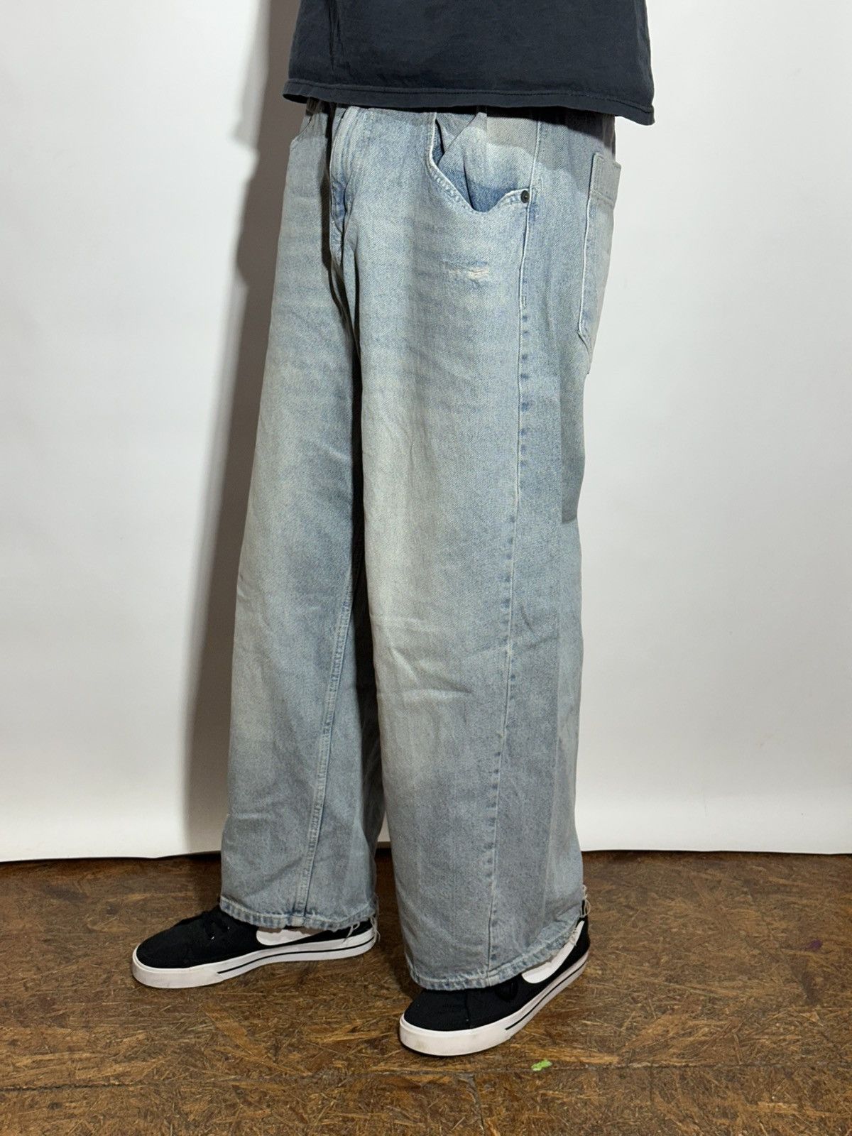 Bdg BDG Light Wash Baggy Jeans Size US 32 / EU 48 - 1 Thumbnail