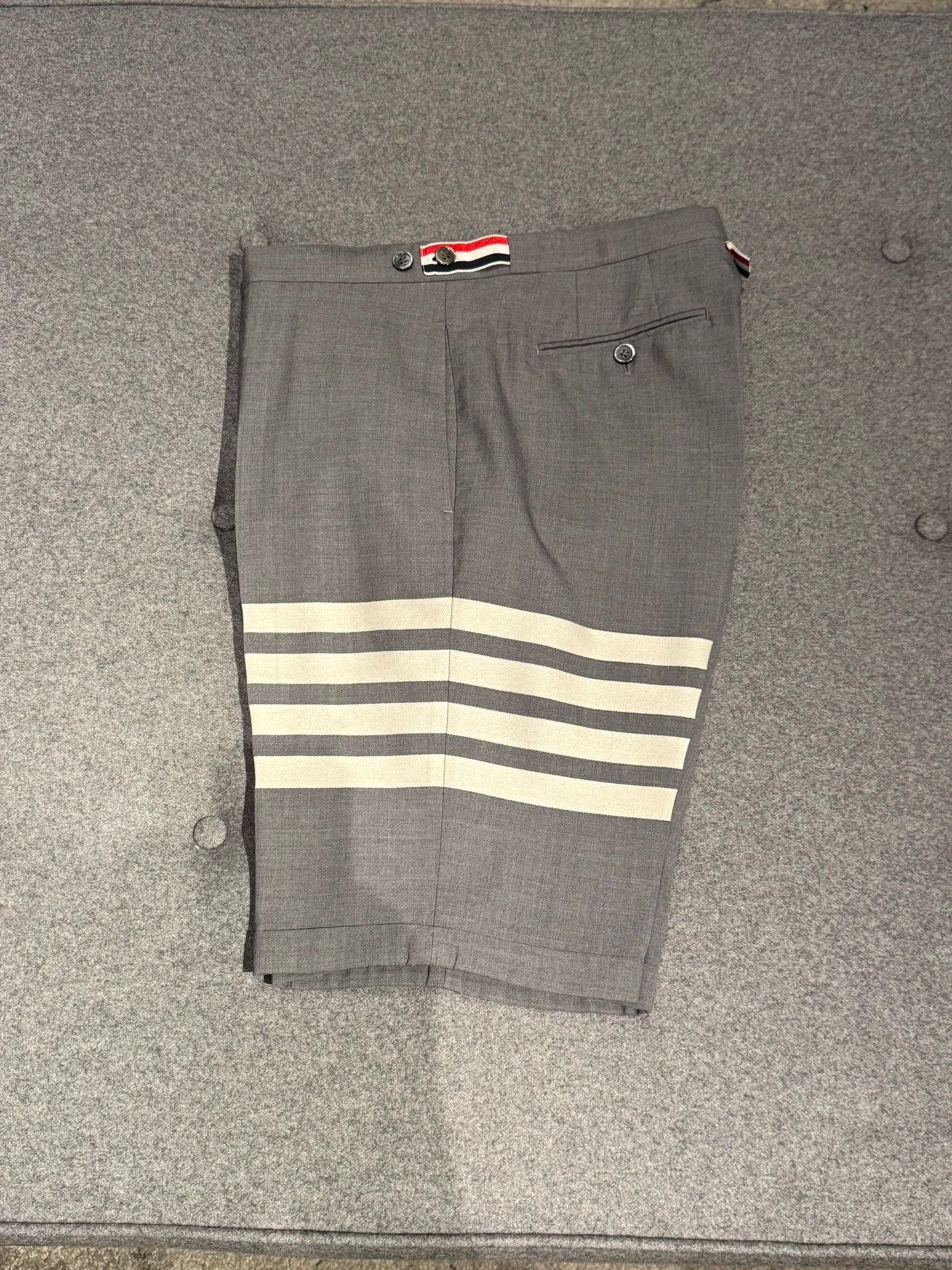 Thom Browne Thom Browne Gray 4-Bar Wool Tailored Shorts Size 2 Size US 32 / EU 48 - 3 Thumbnail