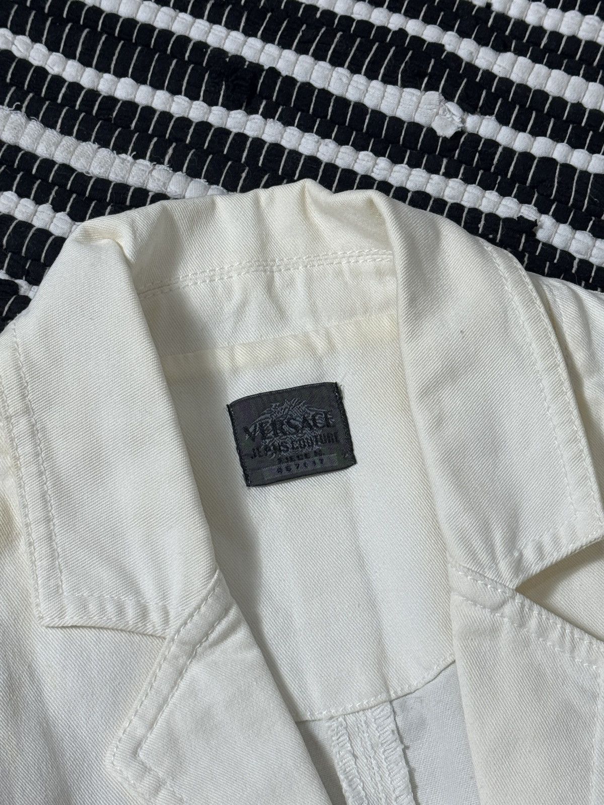 Versace VINTAGE VERSACE JEANS COUTURE SKINNY JACKET Size XS / US 0-2 / IT 36-38 - 4 Thumbnail