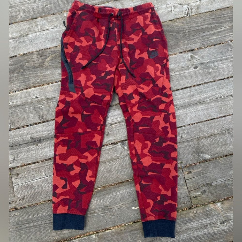 Nike Nike Tech Fleece Sportswear Red Camouflage Sweatpants Red S Size US 32 / EU 48 - 1 Thumbnail