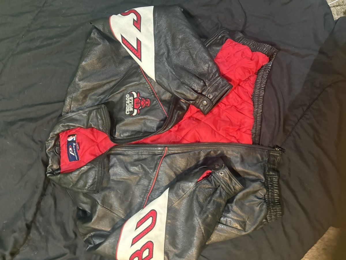 NBA Vintage 90s Pro Player Leather Chicago Bulls Jacket – NBA Size US XL / EU 56 / 4 - 9 Thumbnail