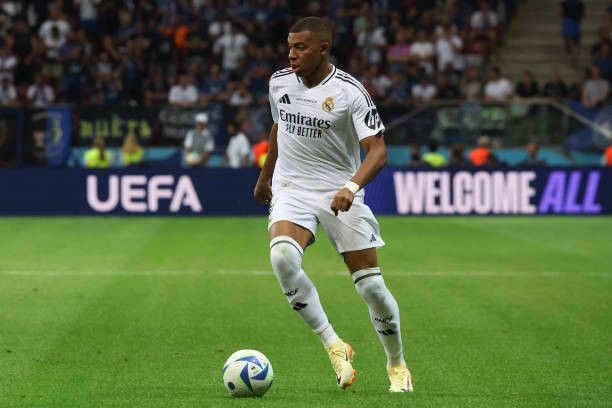 Adidas Real madrid super cup 2024 kylian mbappe jersey football Size US L / EU 52-54 / 3 - 18 Thumbnail