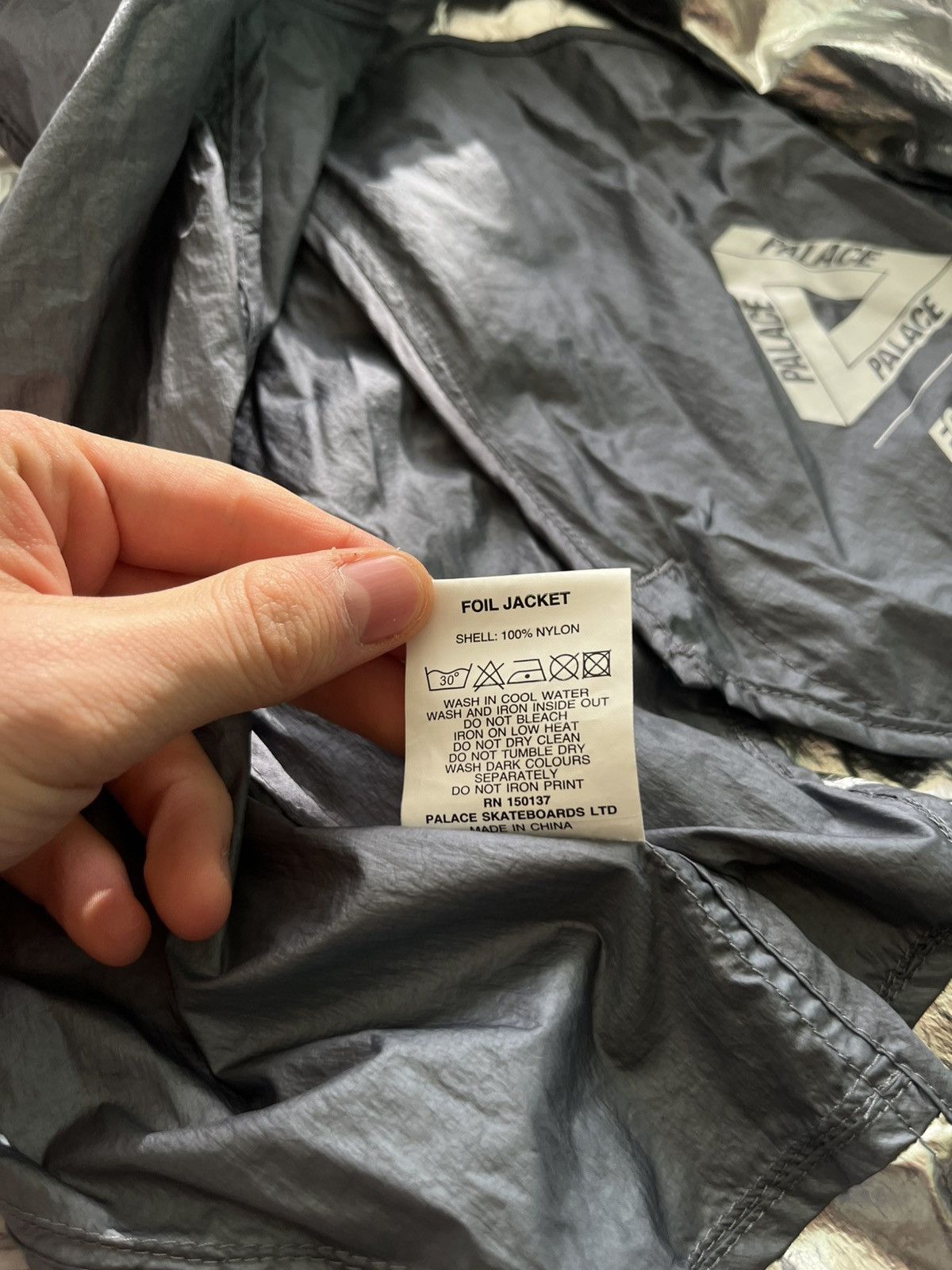Palace 2019 Palace Skateboards Foil Jacket Nylon Light Streetwear Size US M / EU 48-50 / 2 - 14 Thumbnail