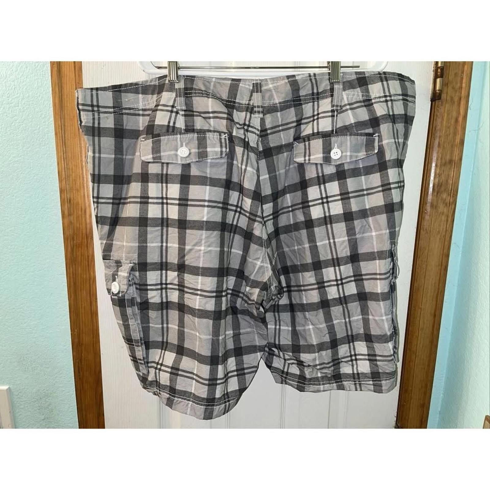 Other Men's Plaid Cargo Shorts - Gray & Black Size US 32 / EU 48 - 5 Thumbnail