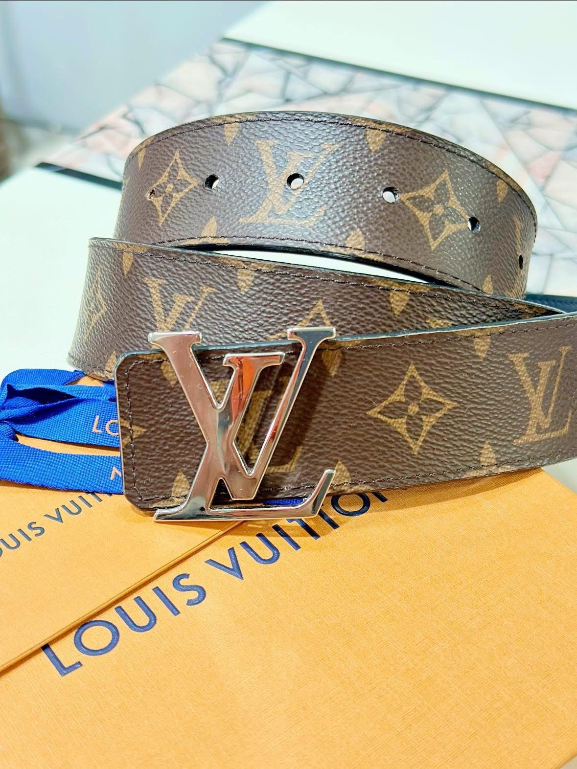 Louis Vuitton Authentic LOUIS VUITTON LV Initials 44 mm Reversible Belt Size ONE SIZE - 1 Thumbnail