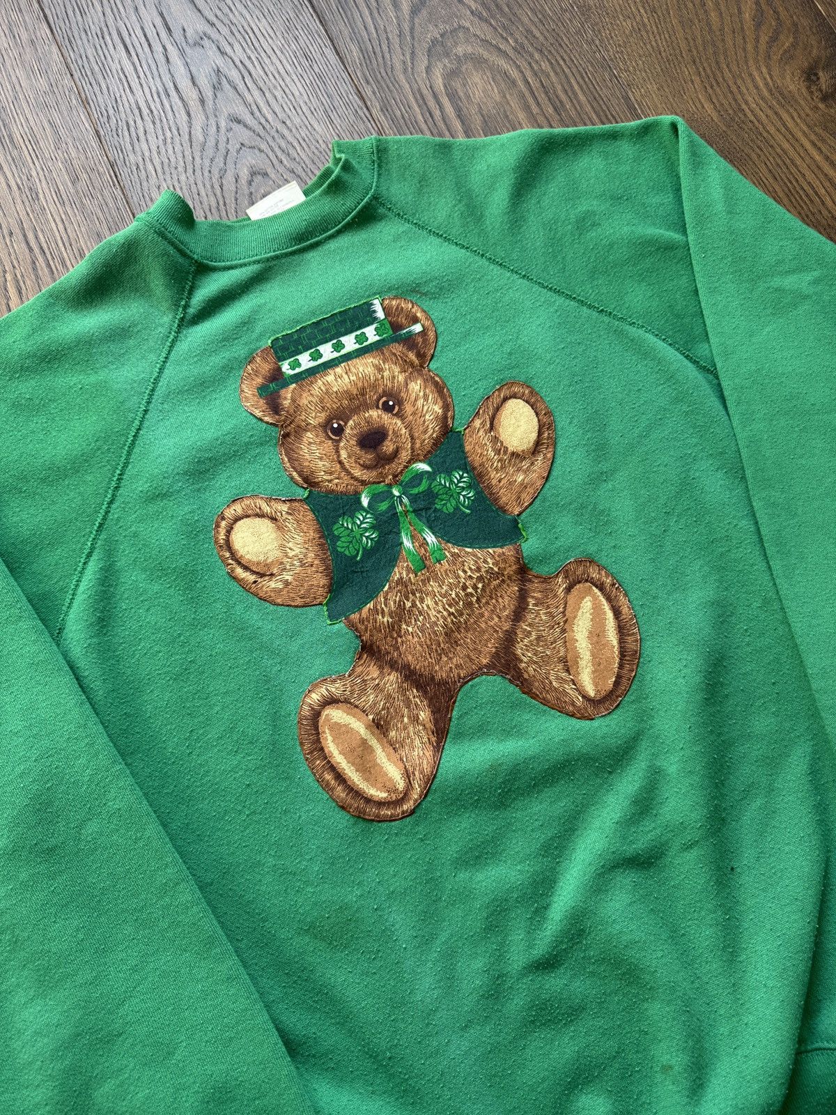 Vintage Vintage St. Patrick's Day Teddy Bear Raglan Sweatshirt Size US XL / EU 56 / 4 - 2 Thumbnail