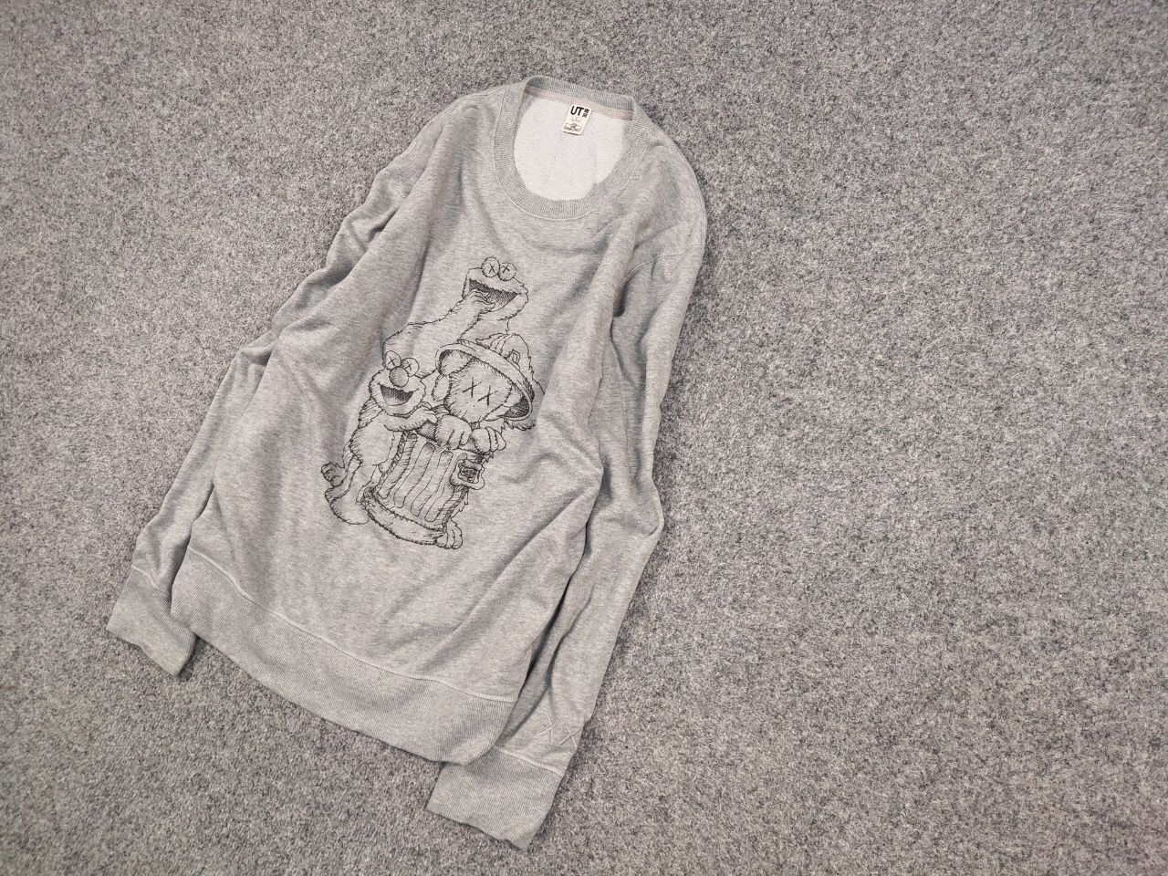 Kaws × Uniqlo Uniqlo x Kaws Sesame Street Logo Gray Crew Chek Sweatshirt Size US L / EU 52-54 / 3 - 3 Thumbnail
