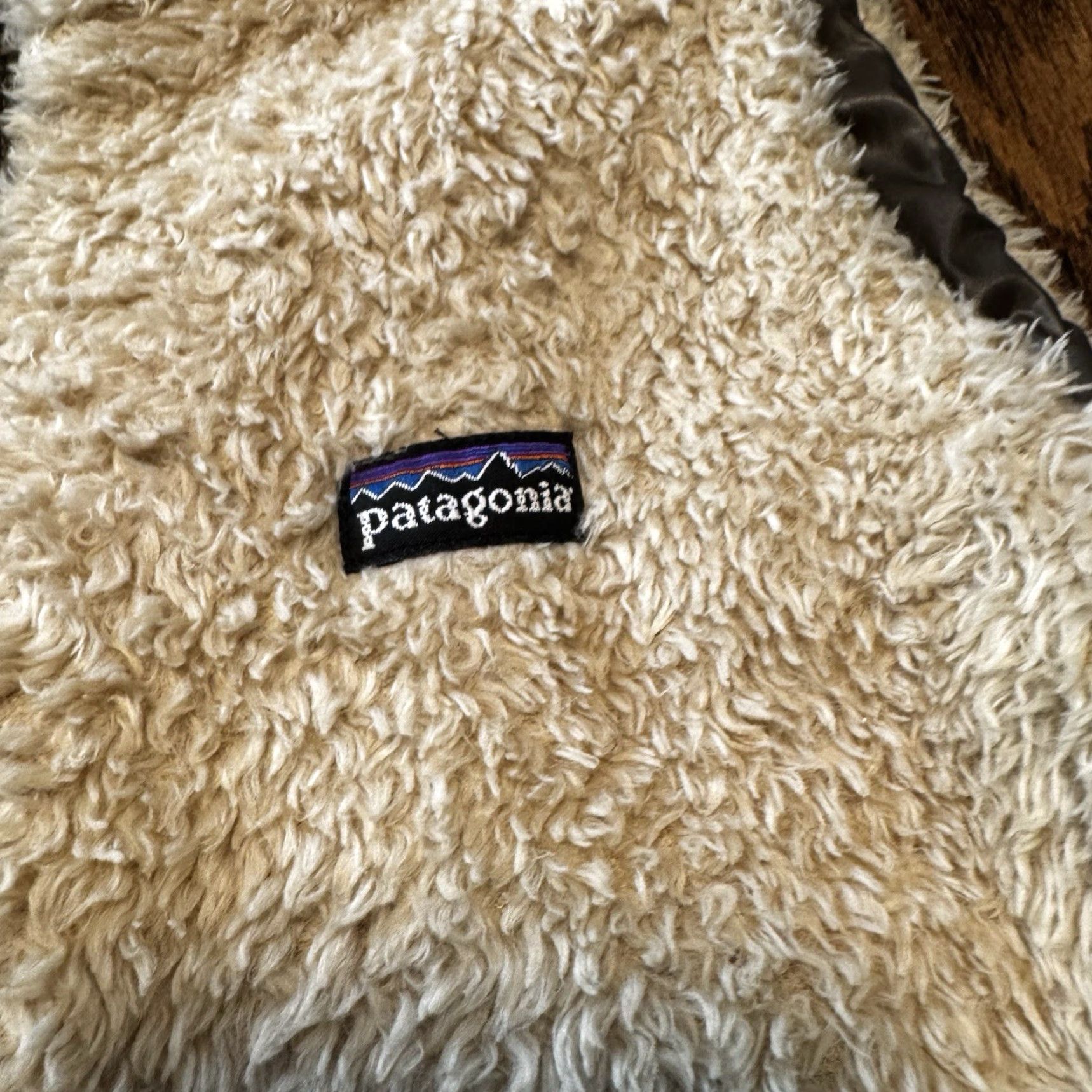 Patagonia Patagonia Los Gatos Vest Womens Small Ivory Brown Reversible Fleece Sherpa 25205 Size S / US 4 / IT 40 - 2 Thumbnail