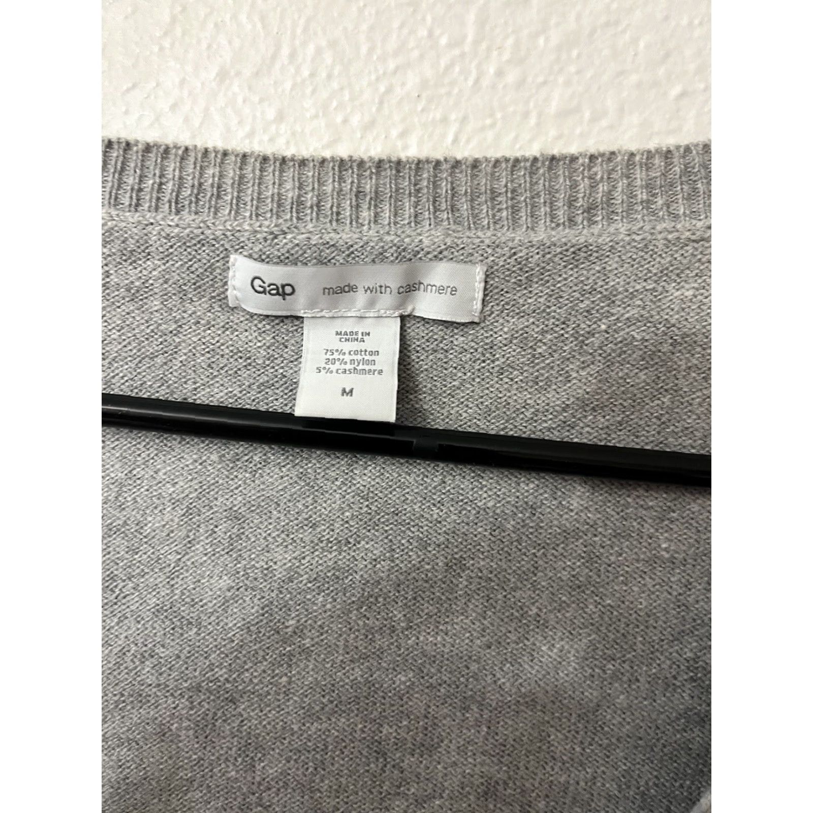Gap Gap Cashmere Cardigan Sweater Women's Size M Gray 3/4 Sleeve Button-Up Modern Minimalist Size M / US 6-8 / IT 42-44 - 3 Thumbnail