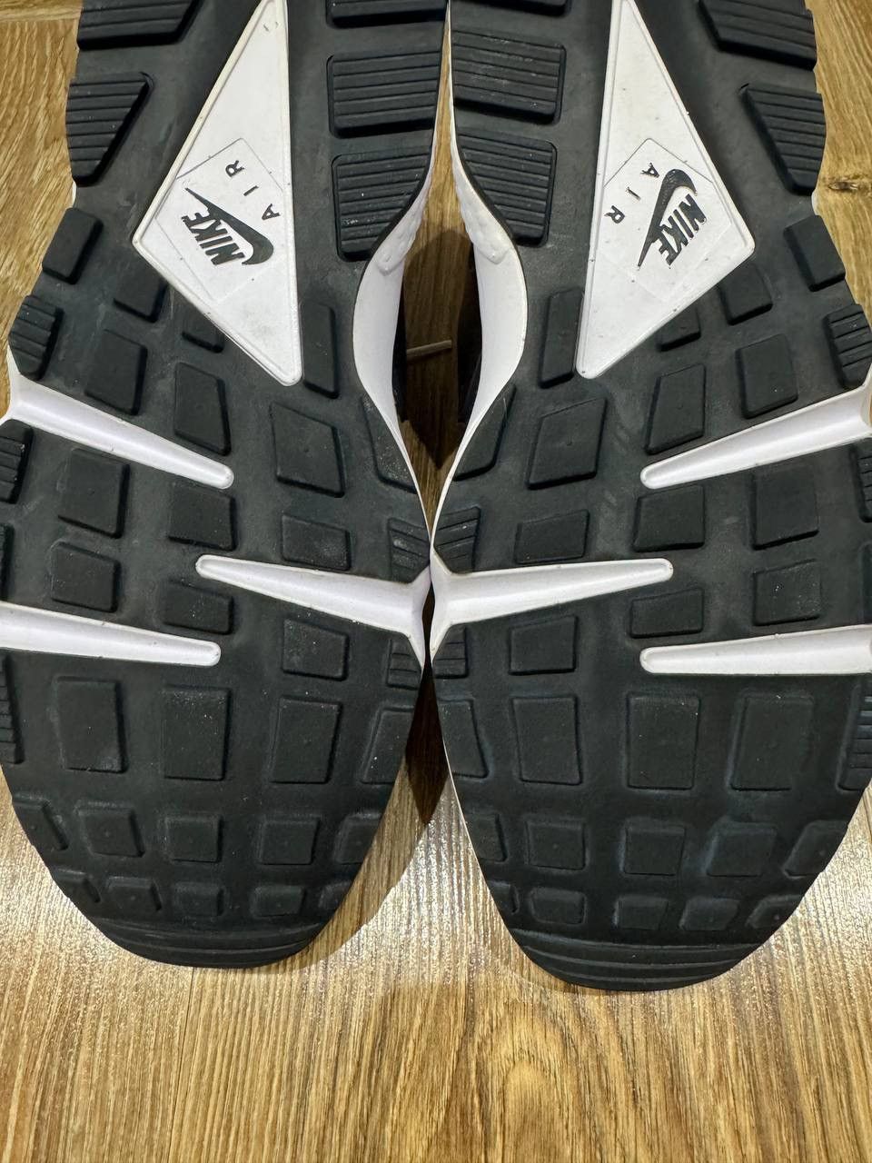 Nike Nike Air Huarache Black White Panda Size US 11 / EU 44 - 16 Thumbnail