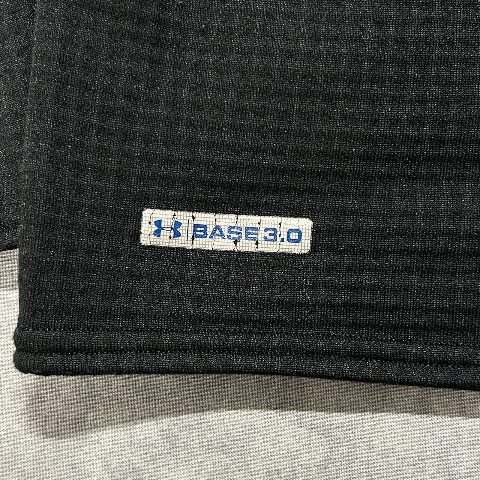 Under Armour Under Armour Base 3.0 black grid fleece long sleeve mens M Size US M / EU 48-50 / 2 - 3 Thumbnail