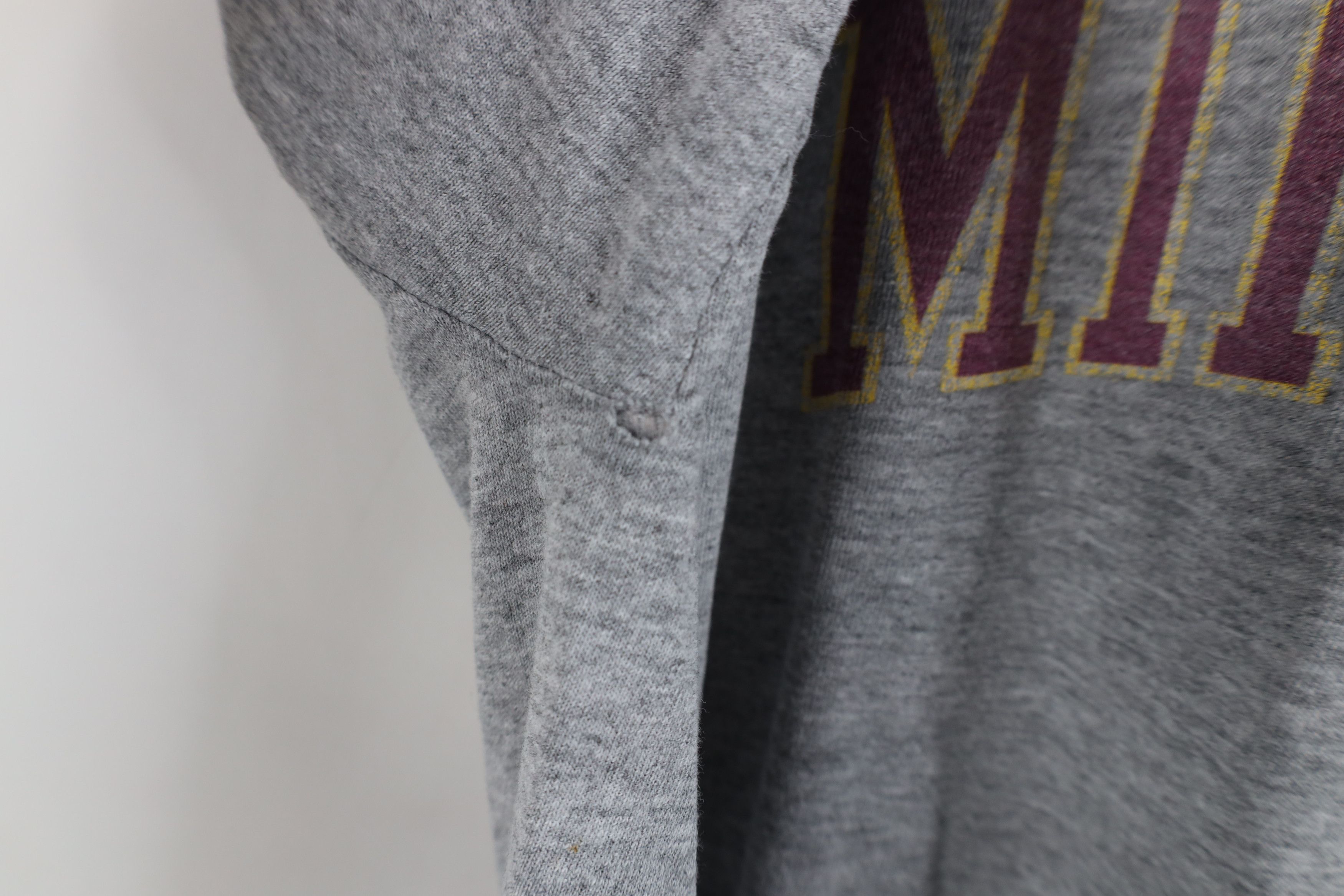 Nike Vintage Nike Center Swoosh University of Minnesota T-Shirt Size US L / EU 52-54 / 3 - 10 Thumbnail