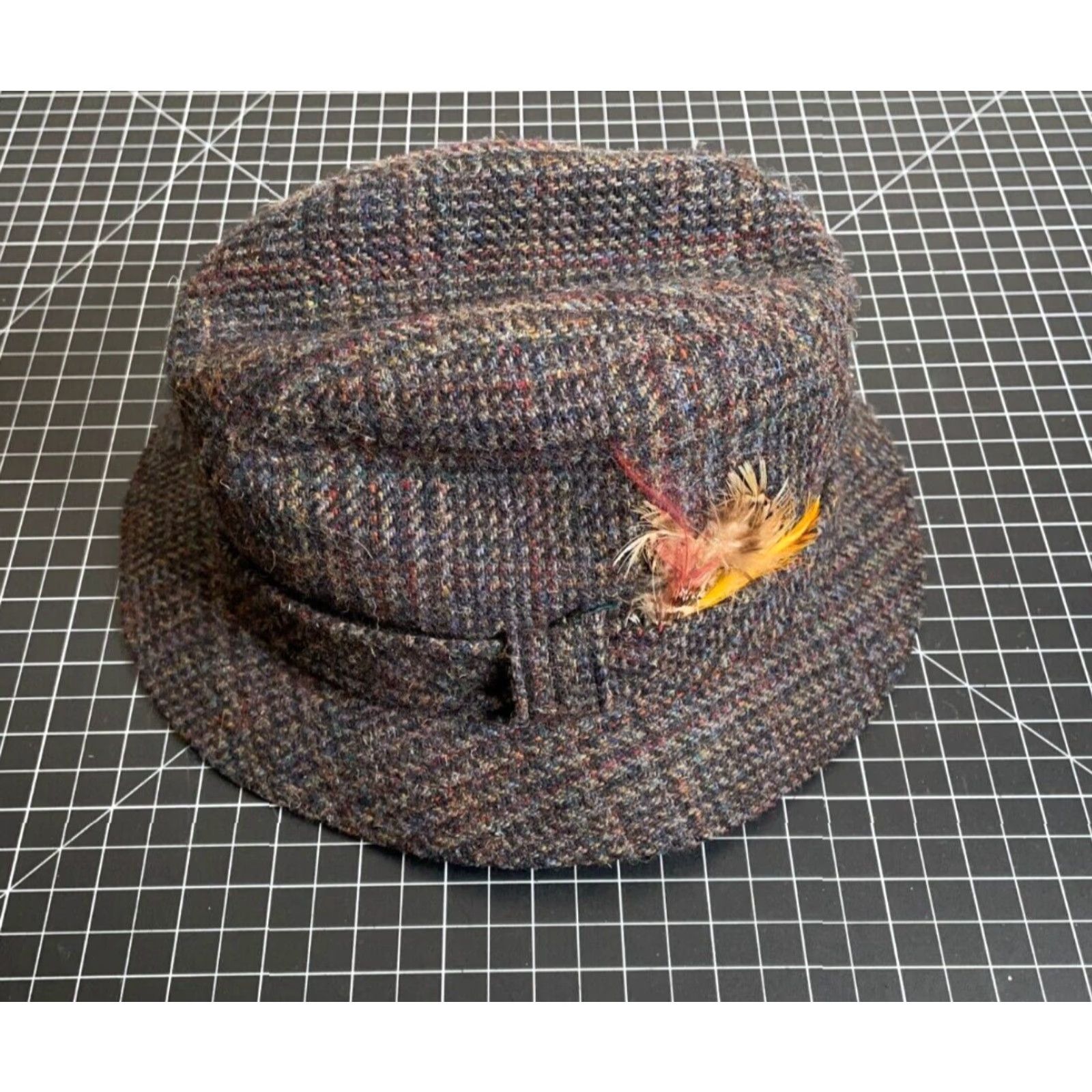 Avenue VINTAGE Dobbs Fifth Avenue Tweed Fedora 1970s Men's Medium 7 1/8 Brown Feather Size ONE SIZE - 2 Thumbnail