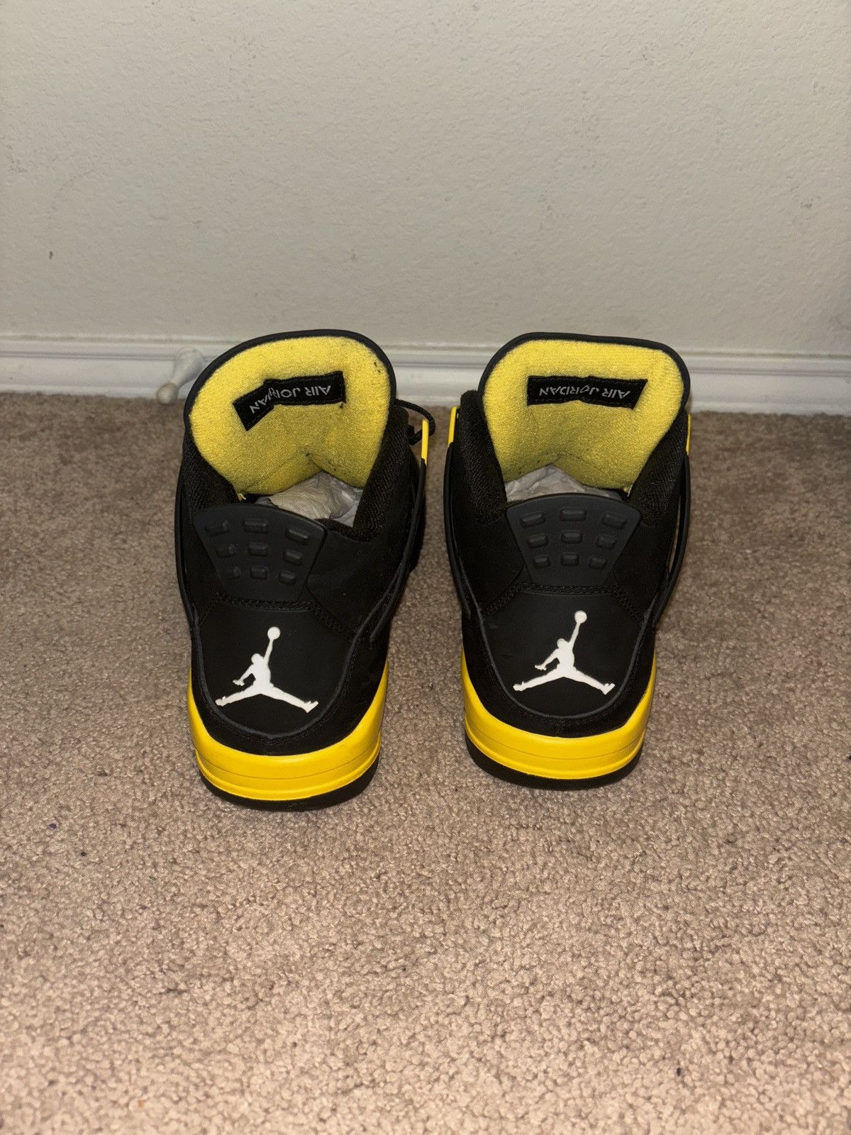 Other Jordan 4 retro Thunder (2023) Size US 9 / EU 42 - 4 Thumbnail