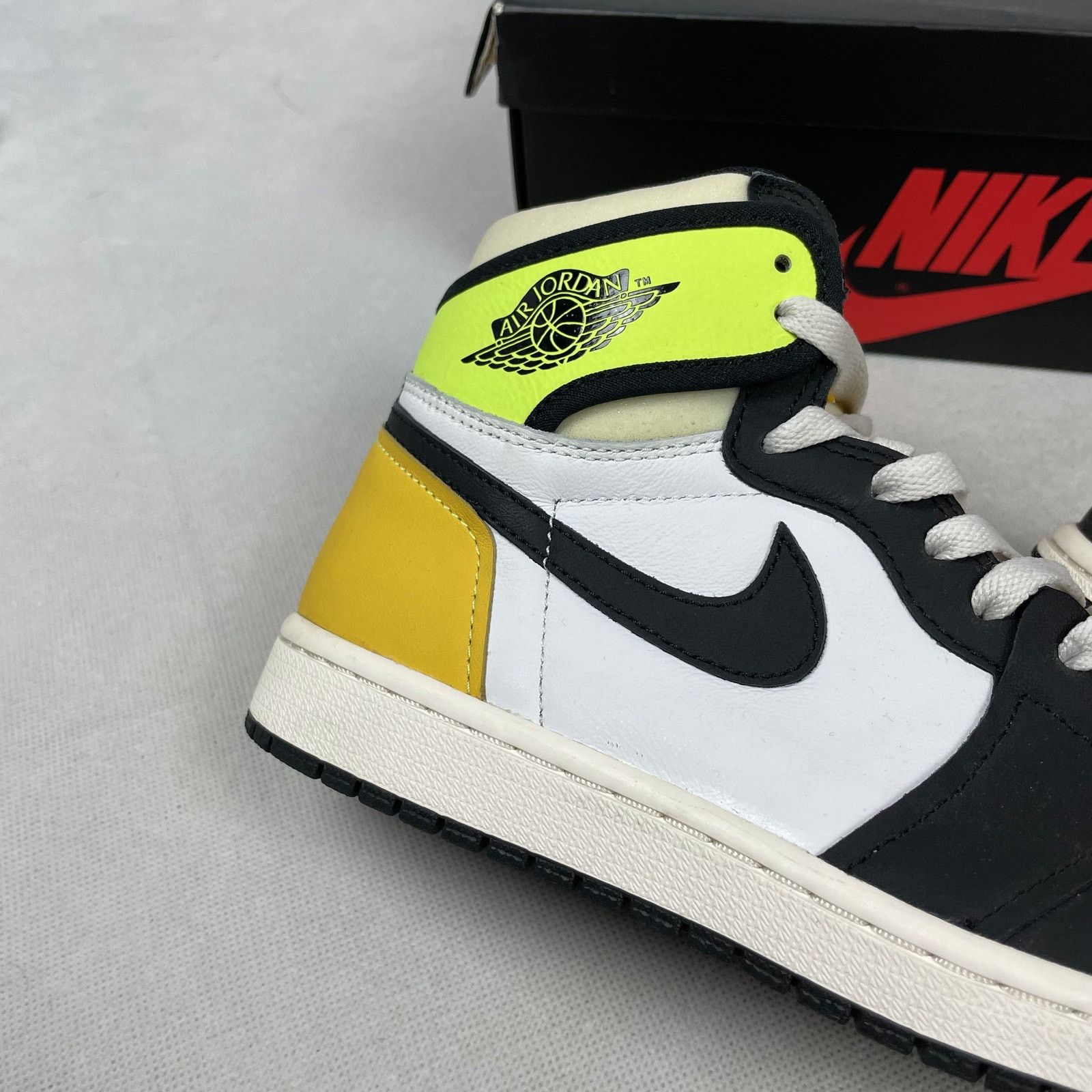 Jordan Brand × Nike Nike Air Jordan 1 High Shoes 7 Size US 7 / EU 40 - 5 Thumbnail