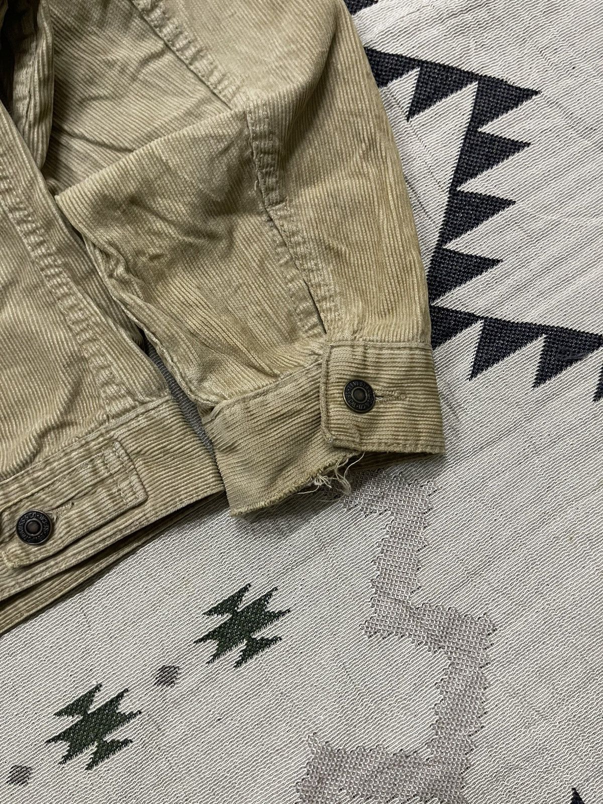 Levi's VINTAGE LEVIS CORDUROY TRUCKER JACKET FADED Size US L / EU 52-54 / 3 - 19 Thumbnail