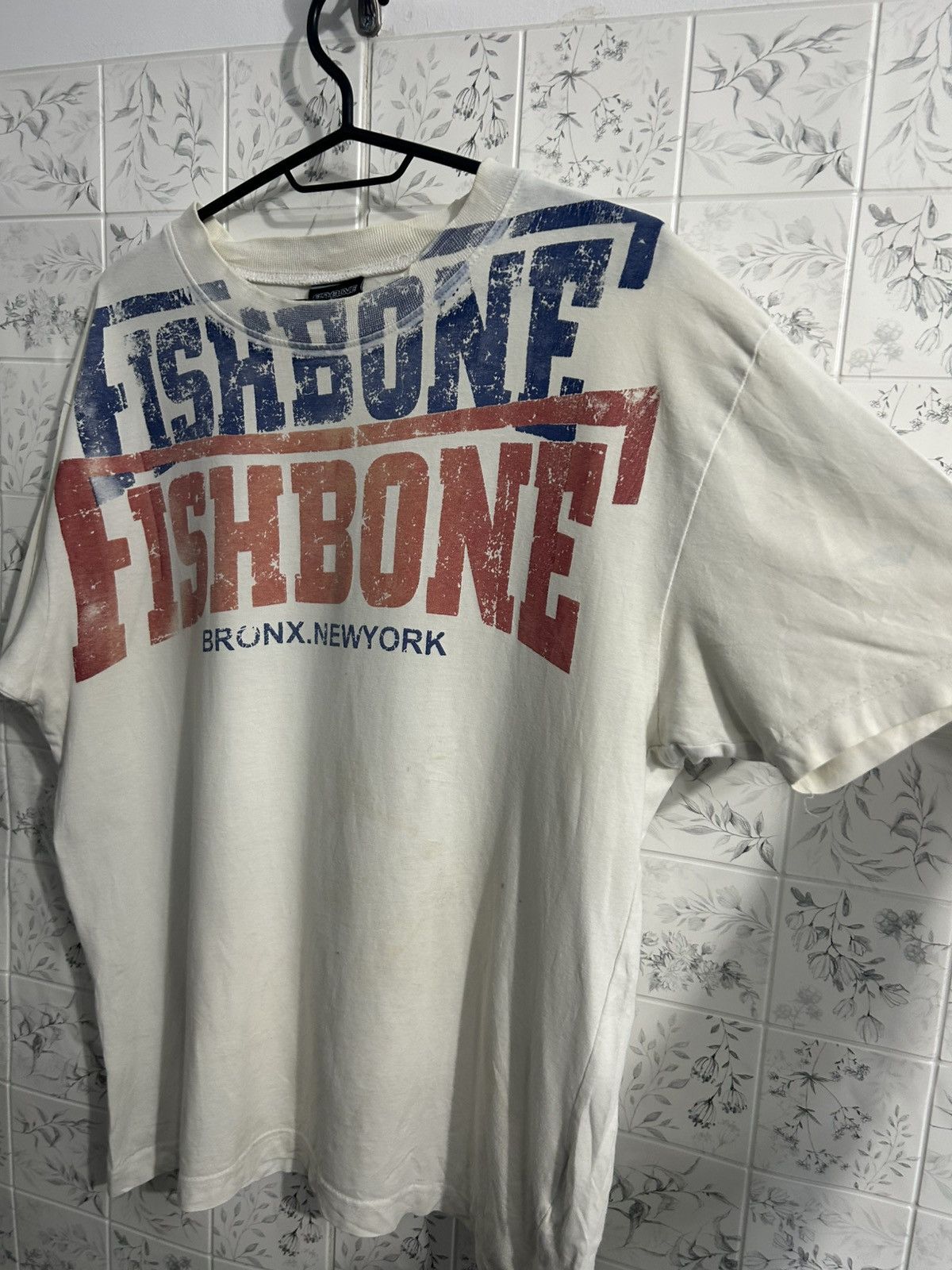 Japanese Brand × Vintage Vintage Fishbone T-Shirt | Y2K / 90s vibes Size US M / EU 48-50 / 2 - 3 Thumbnail