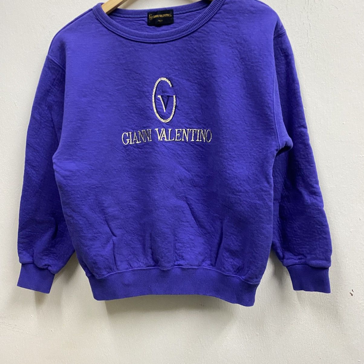 Gianni Valentino VTG Gianni Valentino purple crewneck sweatshirt embroid logo Size US XS / EU 42 / 0 - 4 Thumbnail