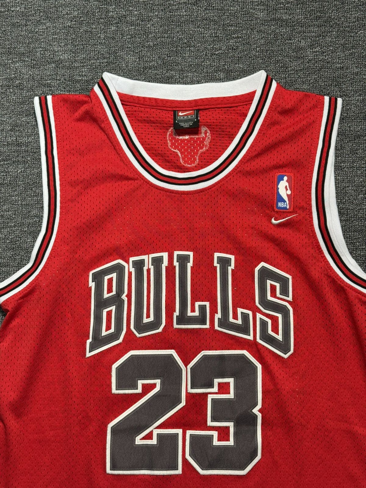 Nike Vintage Nike Bulls Jordan #23 Jersey Size S Red +2 Length Size US S / EU 44-46 / 1 - 4 Thumbnail