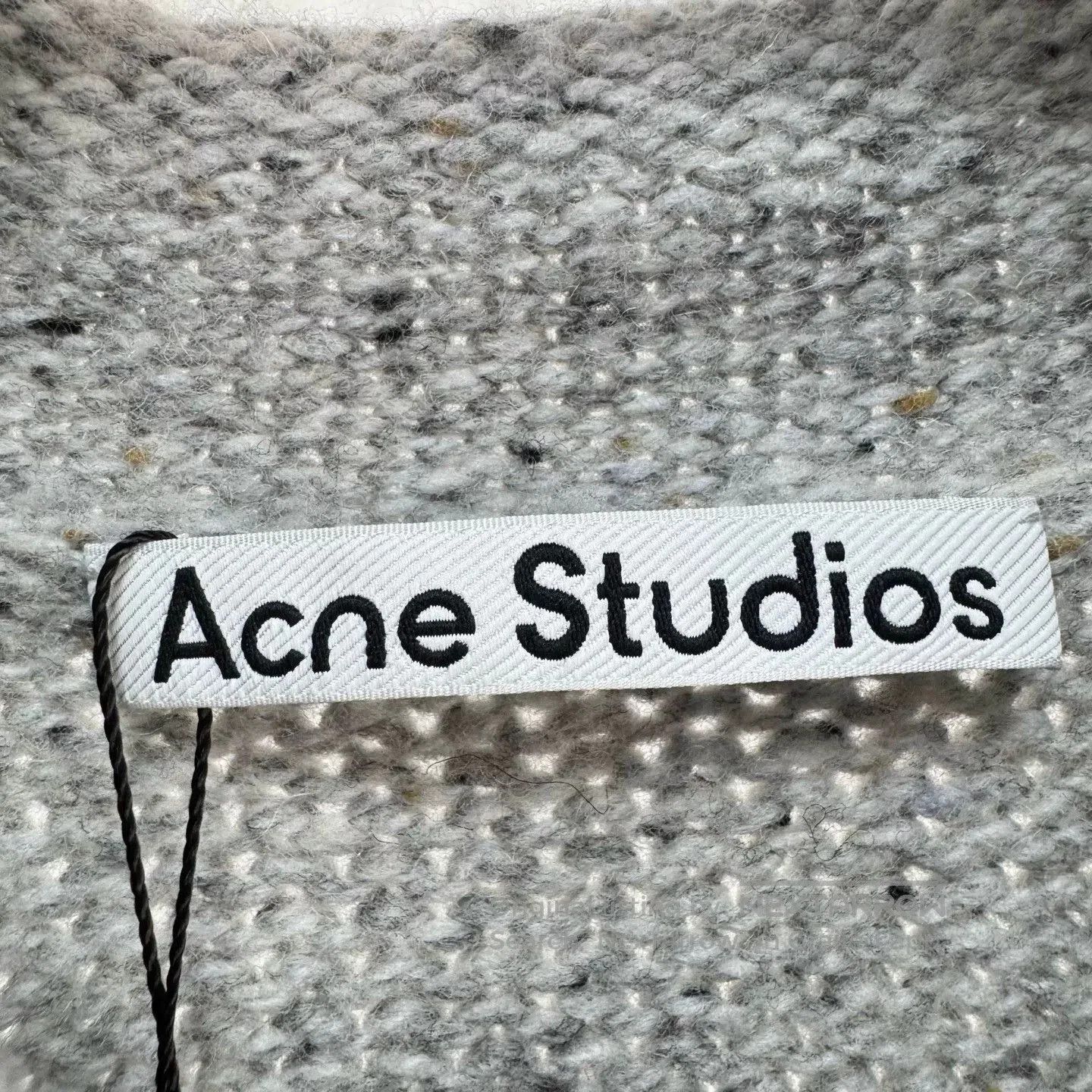 Acne Studios gray heart logo knit sweater. Size XXS / US 00 / IT 34 - 6 Thumbnail