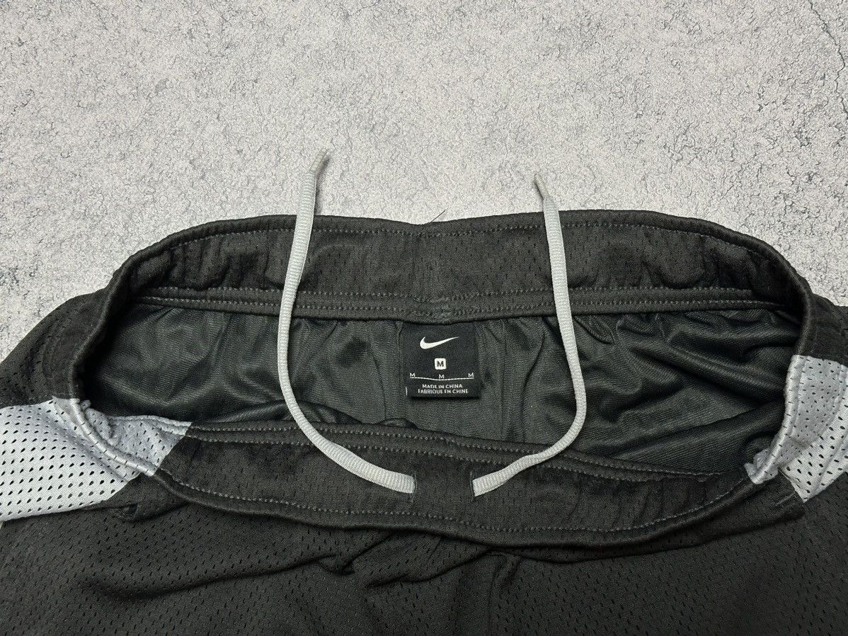 Nike Vintage Nike Basketball Shorts Size US 32 / EU 48 - 4 Thumbnail