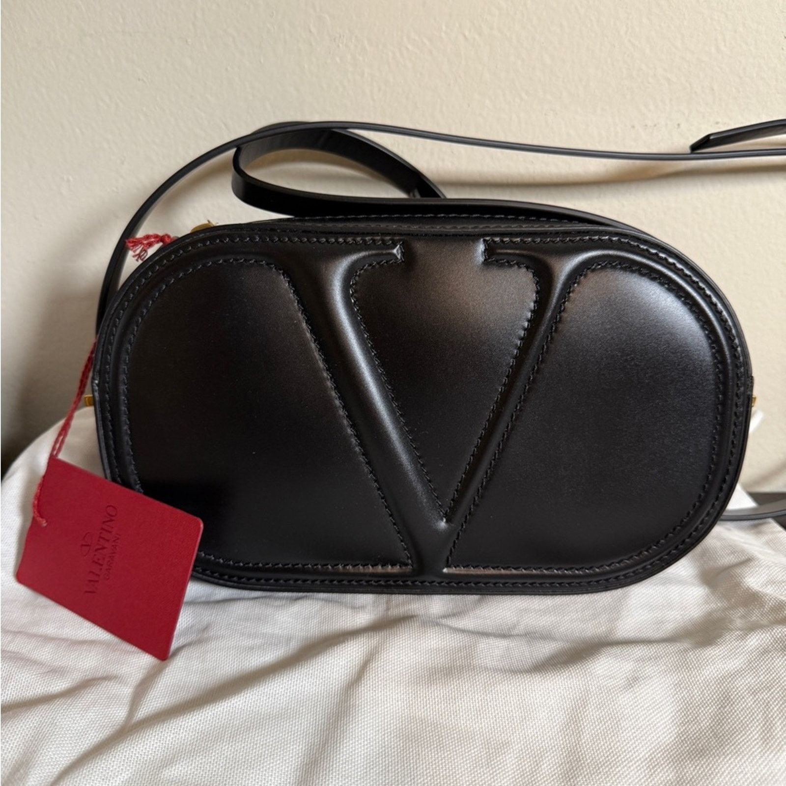 Giovanni Valentino Valentino black v logo oval shape crossbody Size ONE SIZE - 1 Thumbnail