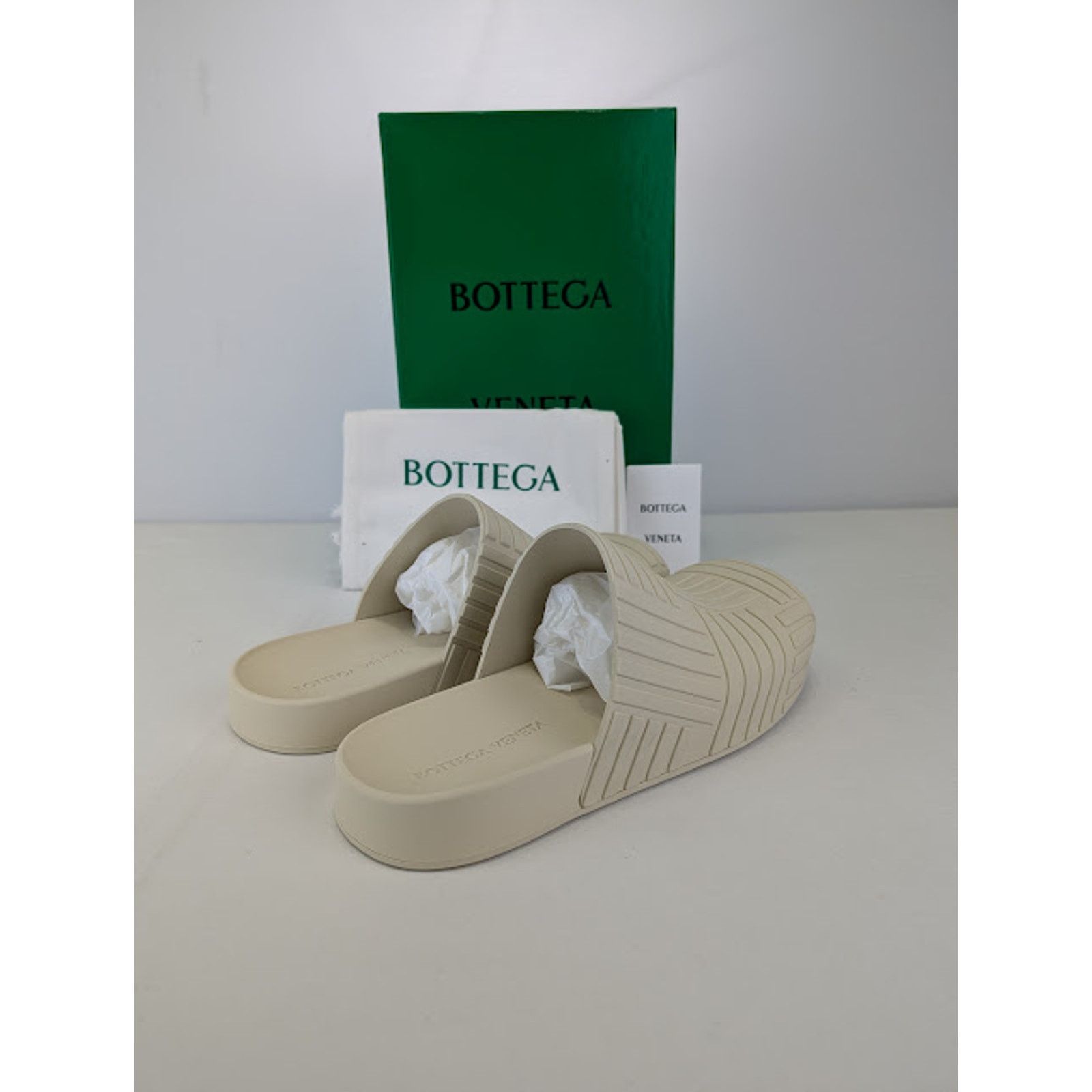 Bottega Veneta o1rshd1 Rubber Carpet Slider Sandal in Sea Salt Size US 12 / EU 45 - 8 Thumbnail