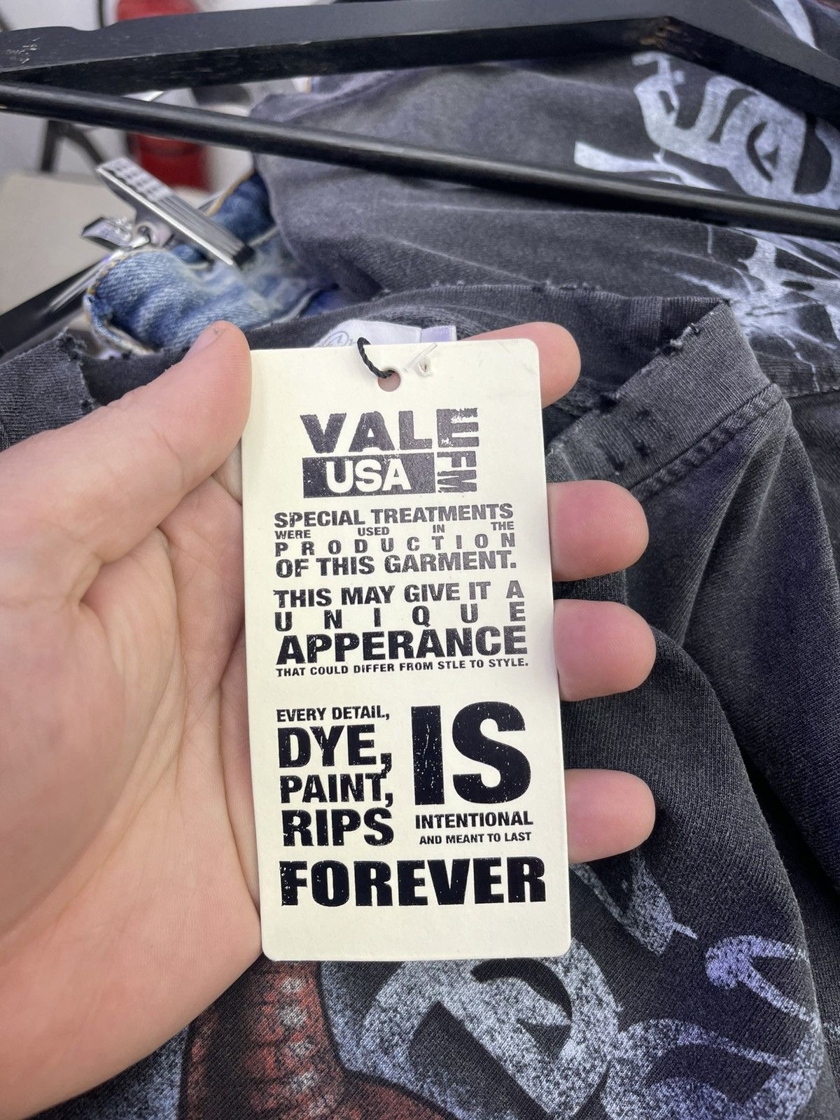 Vale Vale lives tee (black) Size US S / EU 44-46 / 1 - 4 Thumbnail