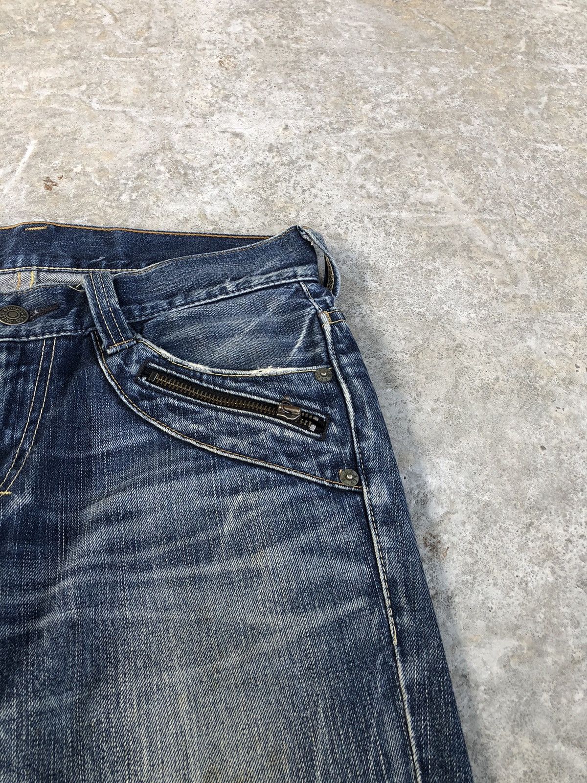If Six Was Nine Y2k Levi’s Flared Jeans Distressed Jeans Mudwash 507 Size US 33 - 15 Thumbnail