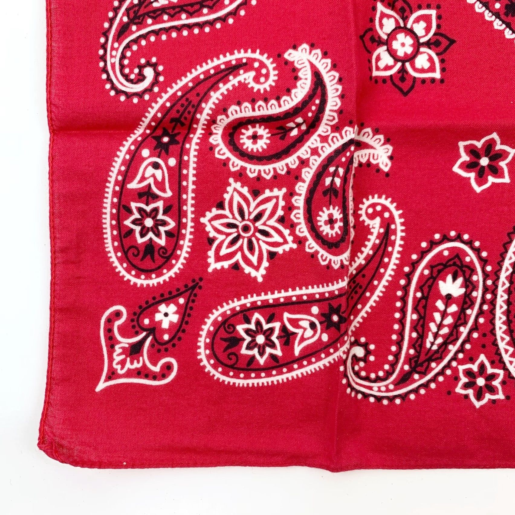Vintage VINTAGE Bandana 100% Cotton Red Paisley 22" x 19" Trunk Up USA Unbranded Unisex Shirt? Size ONE SIZE - 2 Thumbnail