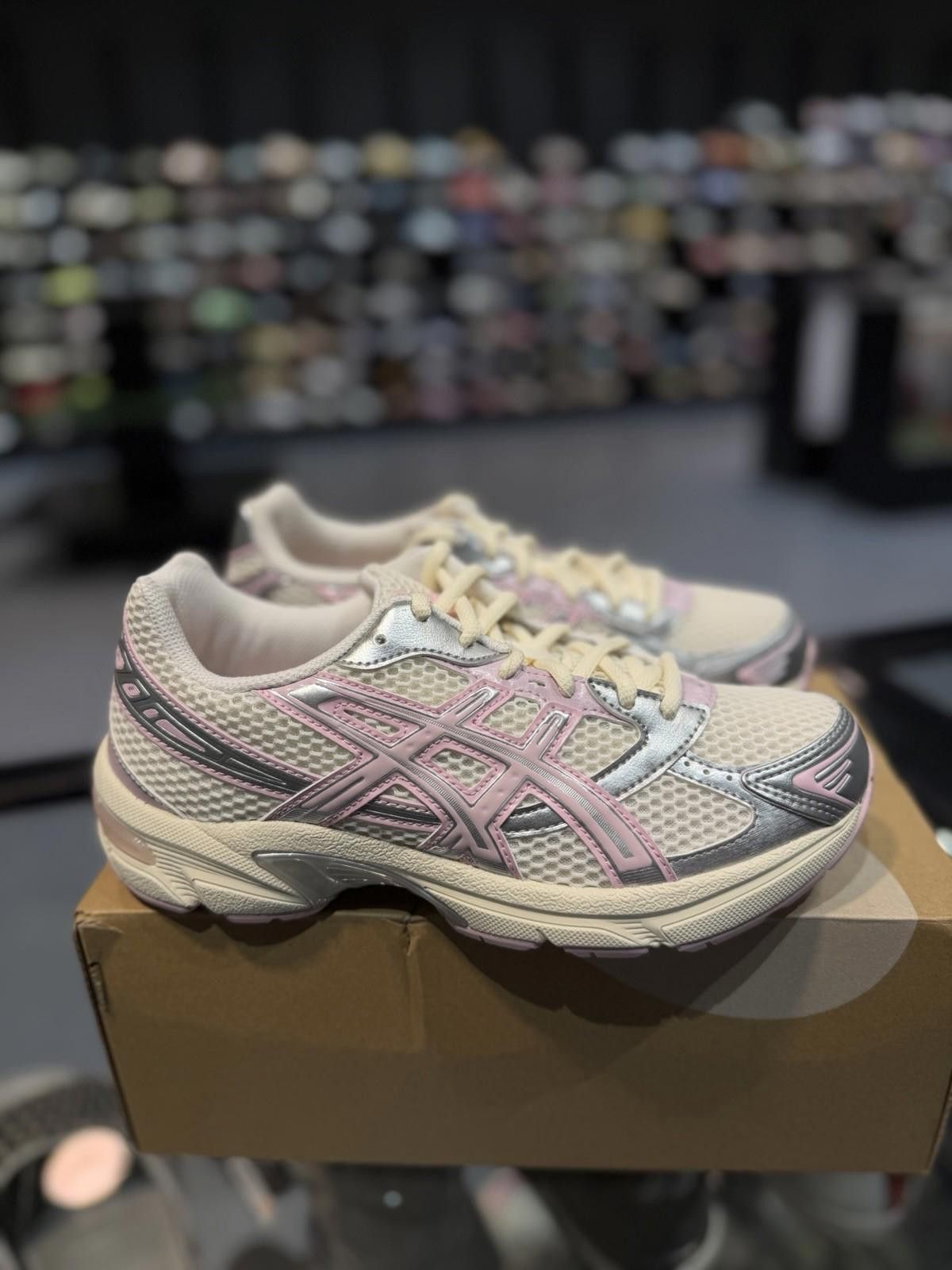 Asics Size 7W/5:5M - ASICS GEL-1130 Cream/Barely Rose Size US 7 / IT 37 - 3 Thumbnail