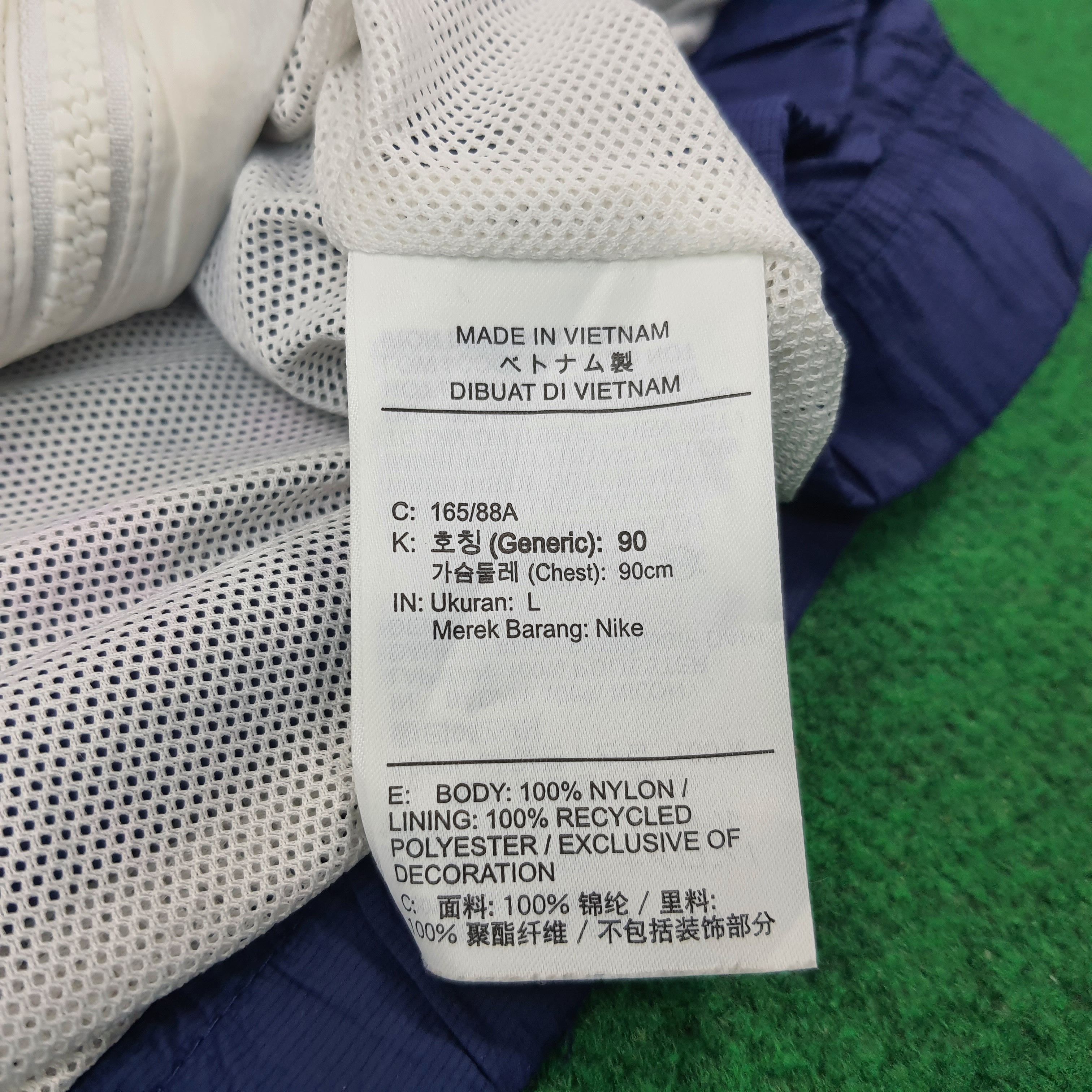 Nike × Vintage Vintage Nike Training Sports Jacket C229N22 Size US XL / EU 56 / 4 - 7 Thumbnail