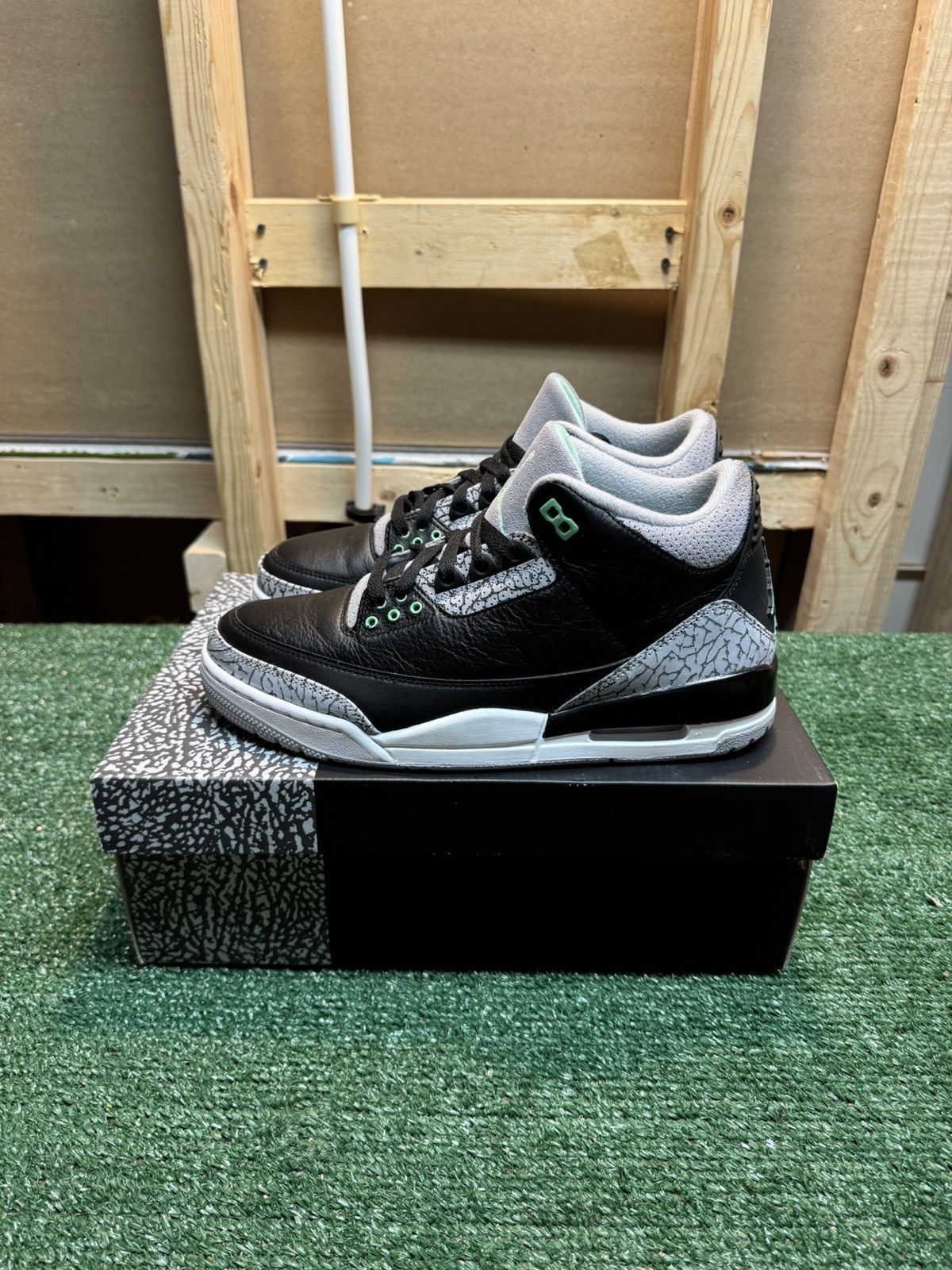 Jordan Brand Jordan Retro 3 Green Glow Size 9 Size US 10.5 / EU 43-44 - 7 Thumbnail