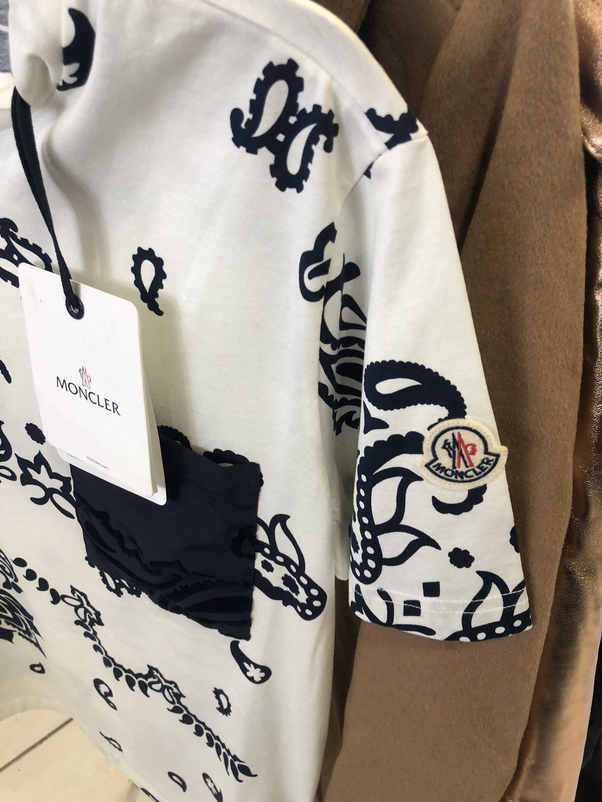 Moncler Moncler bandana print t shirt Size US M / EU 48-50 / 2 - 2 Thumbnail