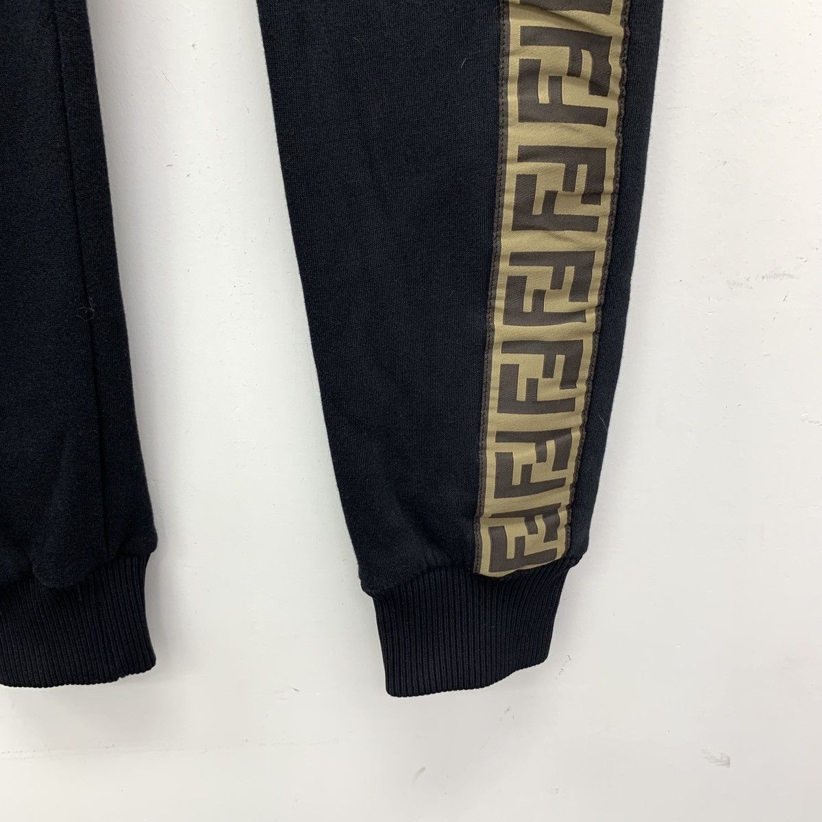 Fendi Fendi Black Side Logo Cotton Cuffed Casual Sweatpants K26WX Size 26" / US 2 / IT 38 - 5 Thumbnail