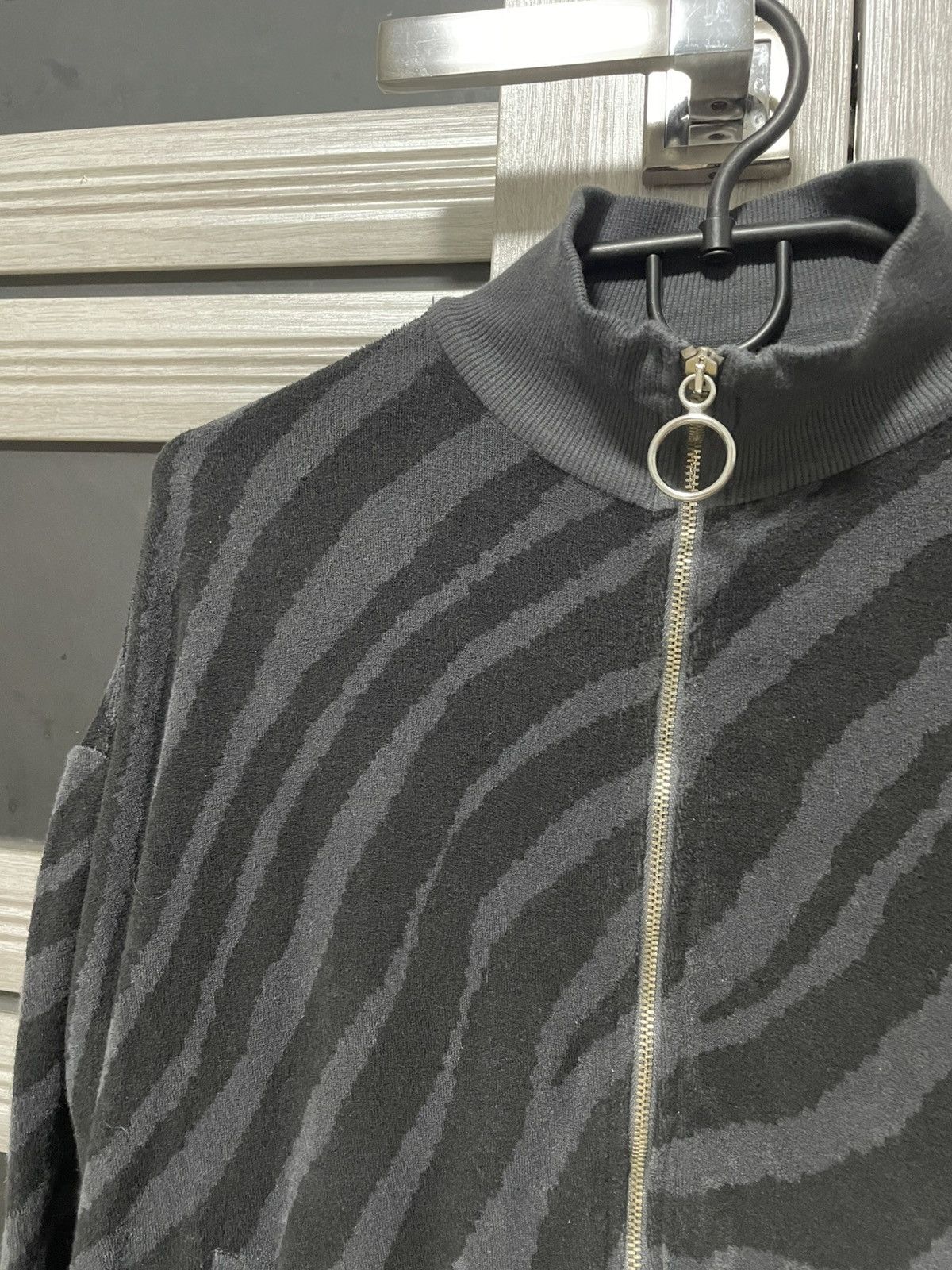 Japanese Brand Jumper 1234 Zip Up Sweatshirt Zebra Print Desing Rare Size 3 Size US S / EU 44-46 / 1 - 5 Thumbnail