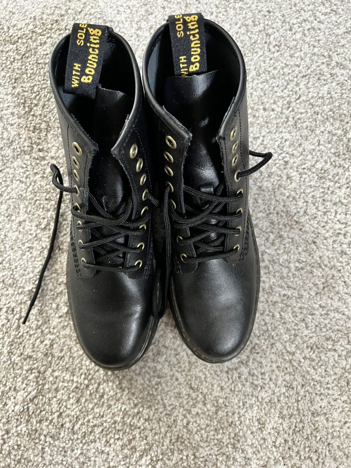 Dr. Martens Dr Marten Size US 7 / EU 40 - 3 Thumbnail