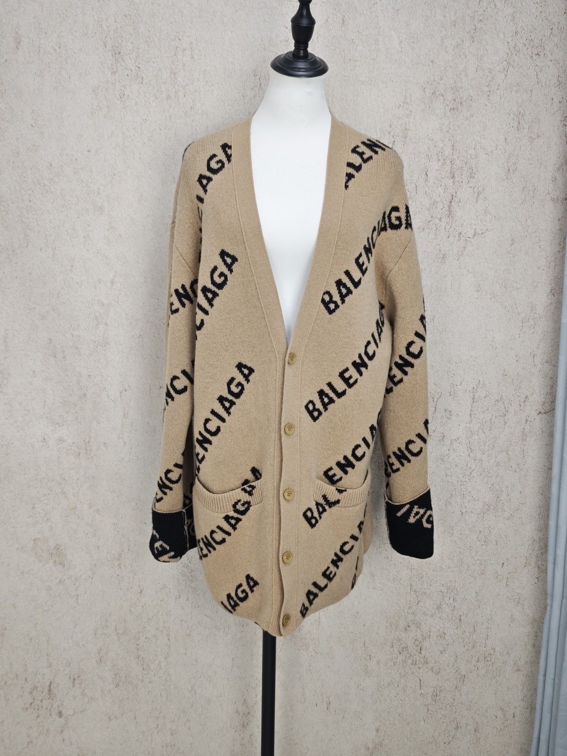 Balenciaga Balenciaga Logo Pattern Cardigan Size XS Size XS / US 0-2 / IT 36-38 - 1 Thumbnail
