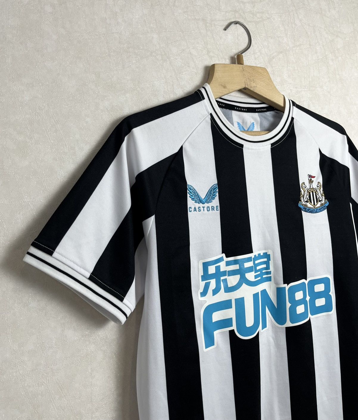 Castore Newcastle United 2023/2024 Home Football Jesrsey Size US S / EU 44-46 / 1 - 5 Thumbnail