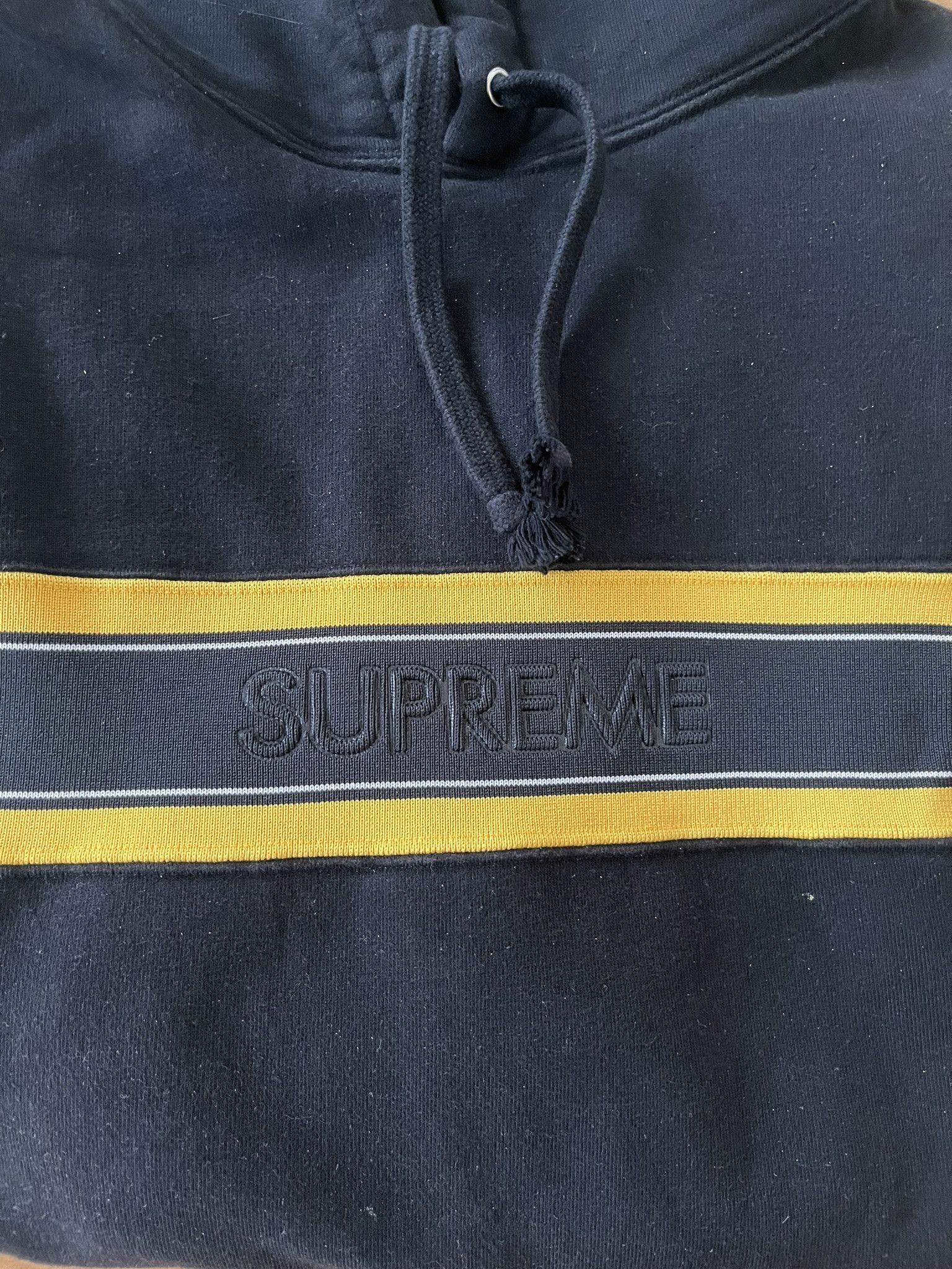 Supreme Supreme Chest Stripe Logo Hooded Sweatshirt Black XL Size US XL / EU 56 / 4 - 2 Thumbnail