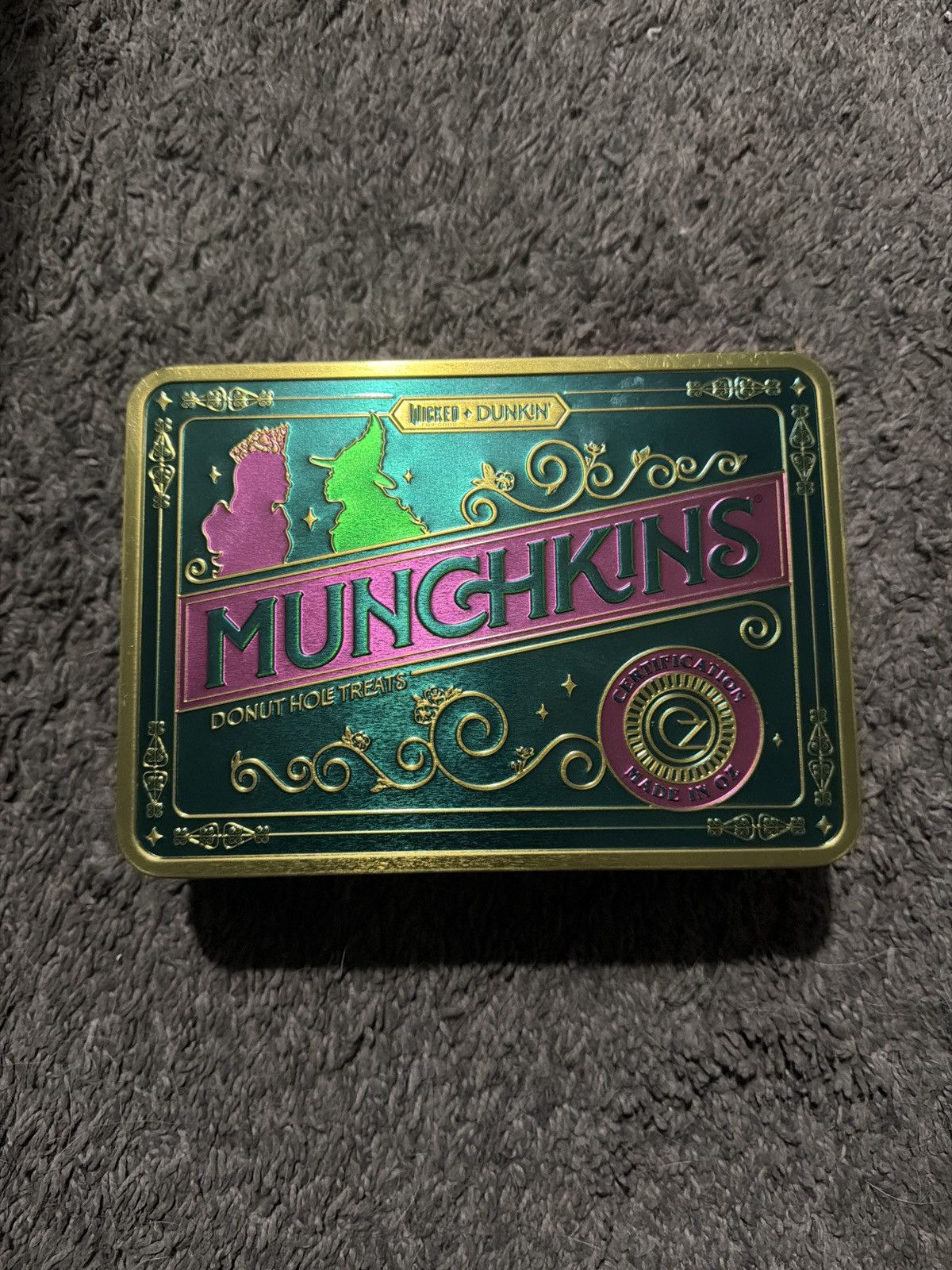 Universal Studios 2025 Dunkin’ Donuts X Wicked Munchkins Tin Size ONE SIZE - 1 Thumbnail