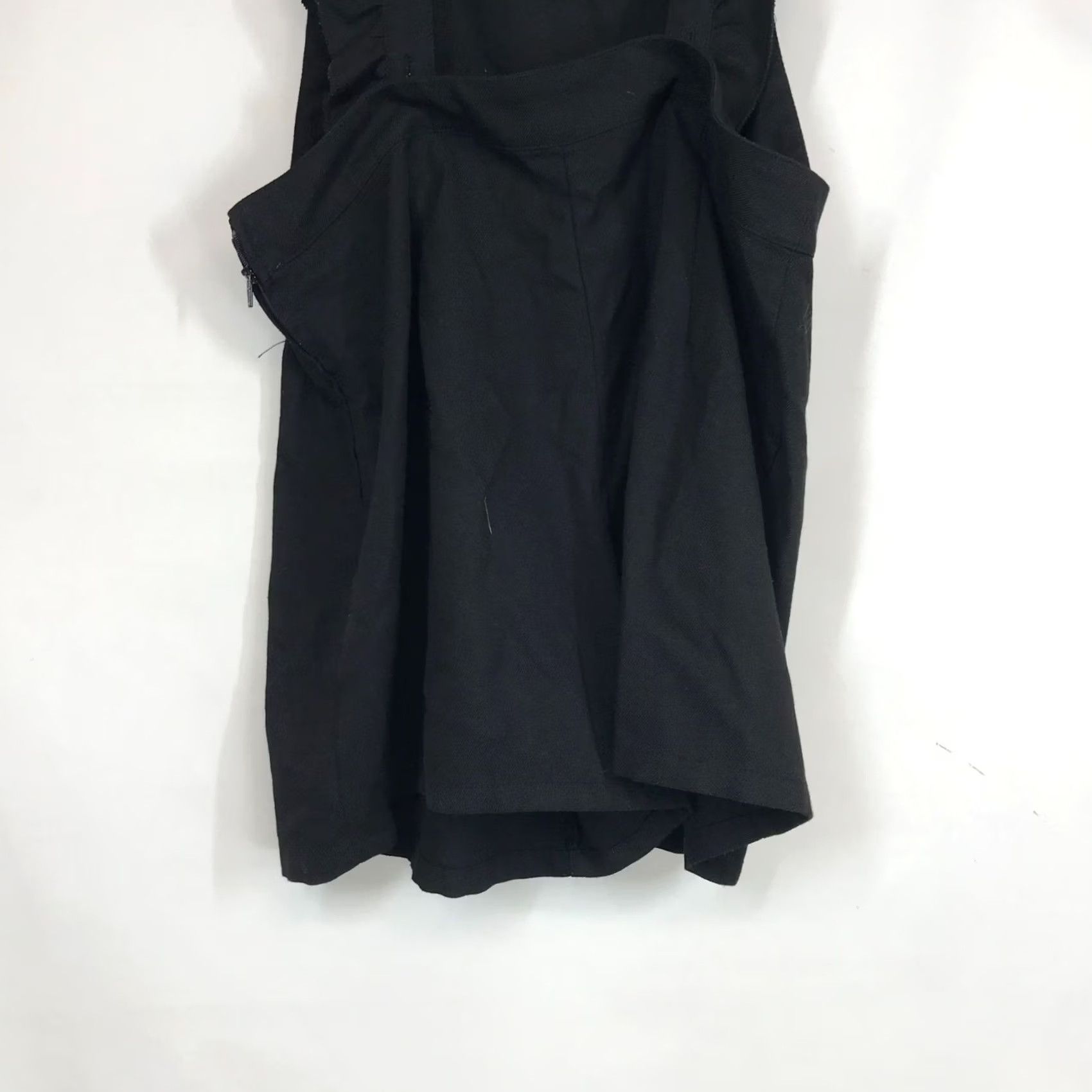 Hot Topic HOT TOPIC - WOMEN'S MEDIUM -BLACK POLYESTER BELND RUFFLE STRAPS ROMPER SHORTS Size 32" / US 10 / IT 46 - 6 Thumbnail