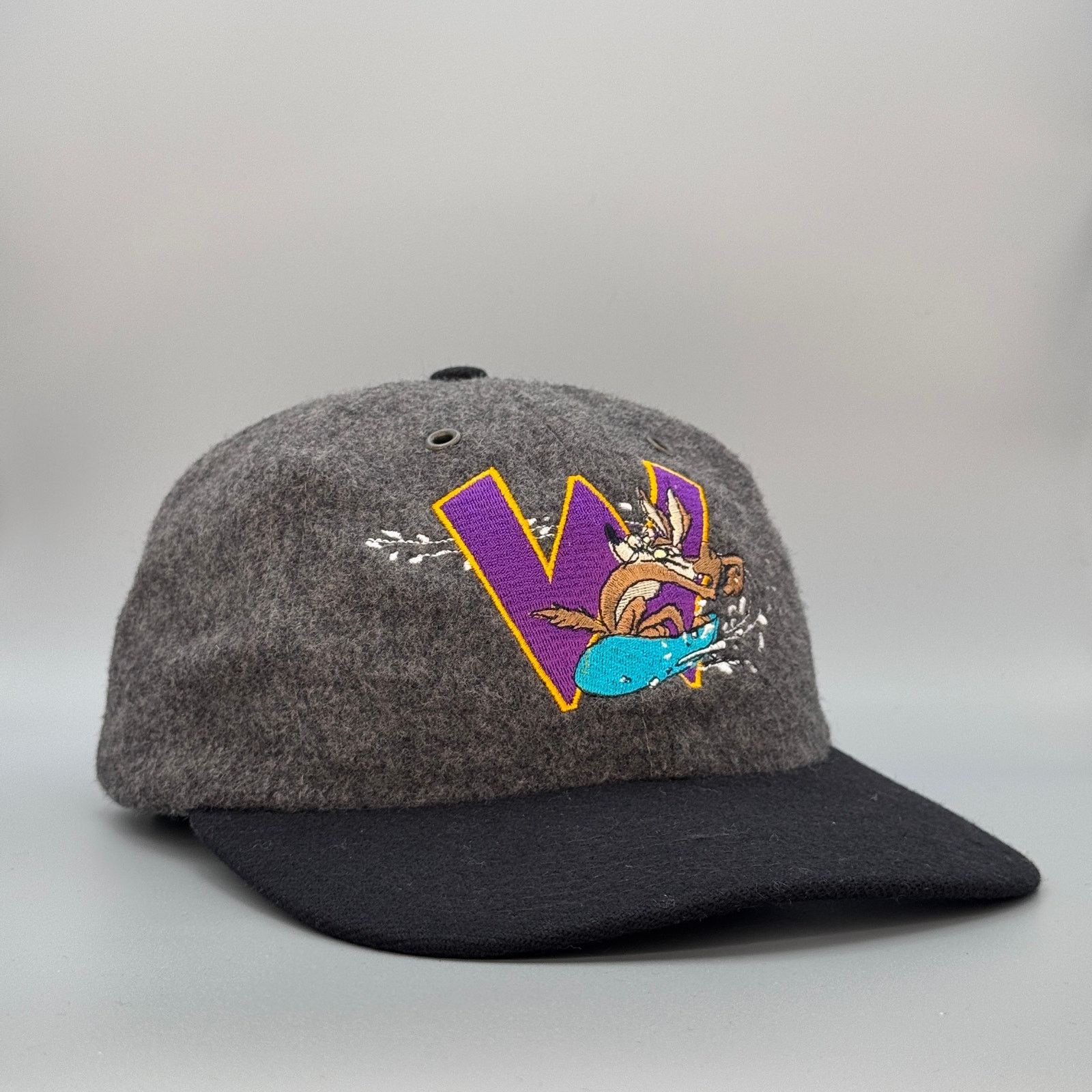 Warner Bros Vintage '90s Wile E. Coyote Snowboard Shreddin' Hat Size ONE SIZE - 1 Thumbnail
