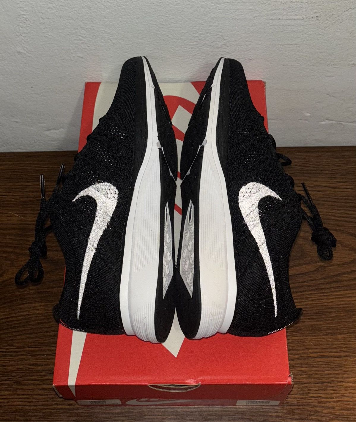 Nike Nike Flyknit Trainer Black White 3M Size US 5 / EU 37 - 5 Thumbnail
