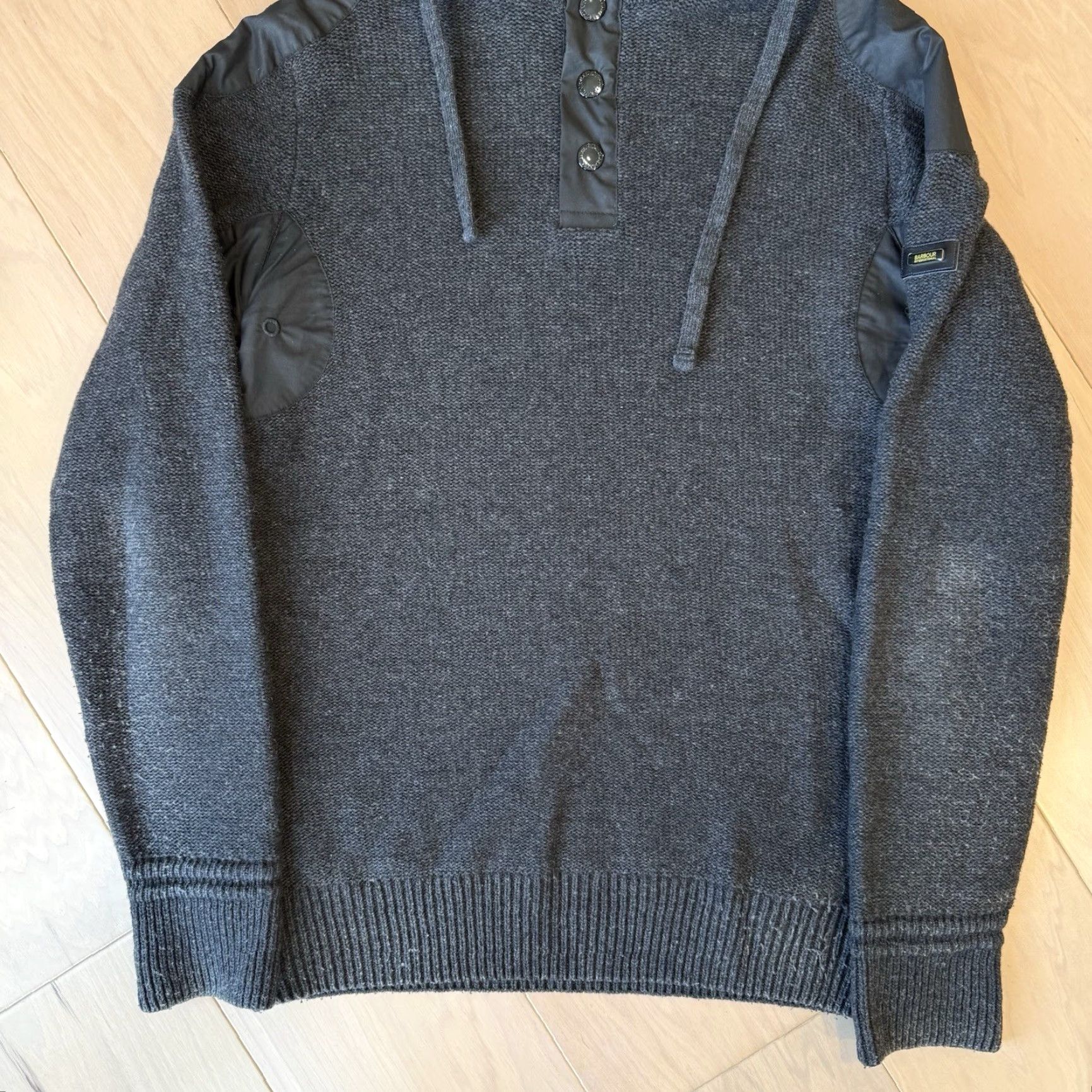 Barbour Barbour Wool Sweater Small Dark Gray Hooded Pullover Casual Workwear Mens Knit Logo 90s Vintage not required Size US S / EU 44-46 / 1 - 5 Thumbnail