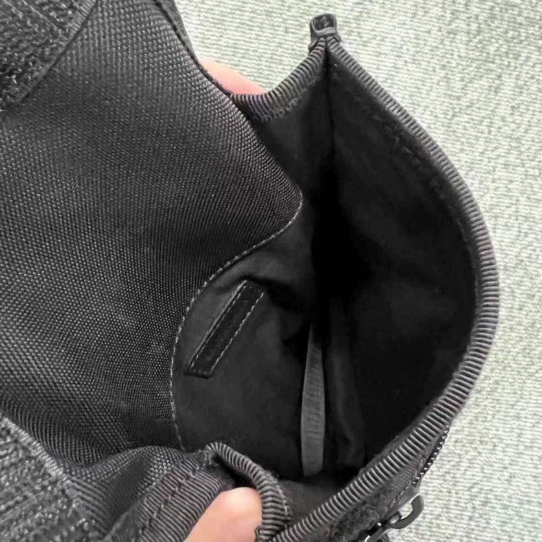 Balenciaga Balenciaga Explorer Logo Crossbody Bag Black-2506 Size ONE SIZE - 4 Thumbnail