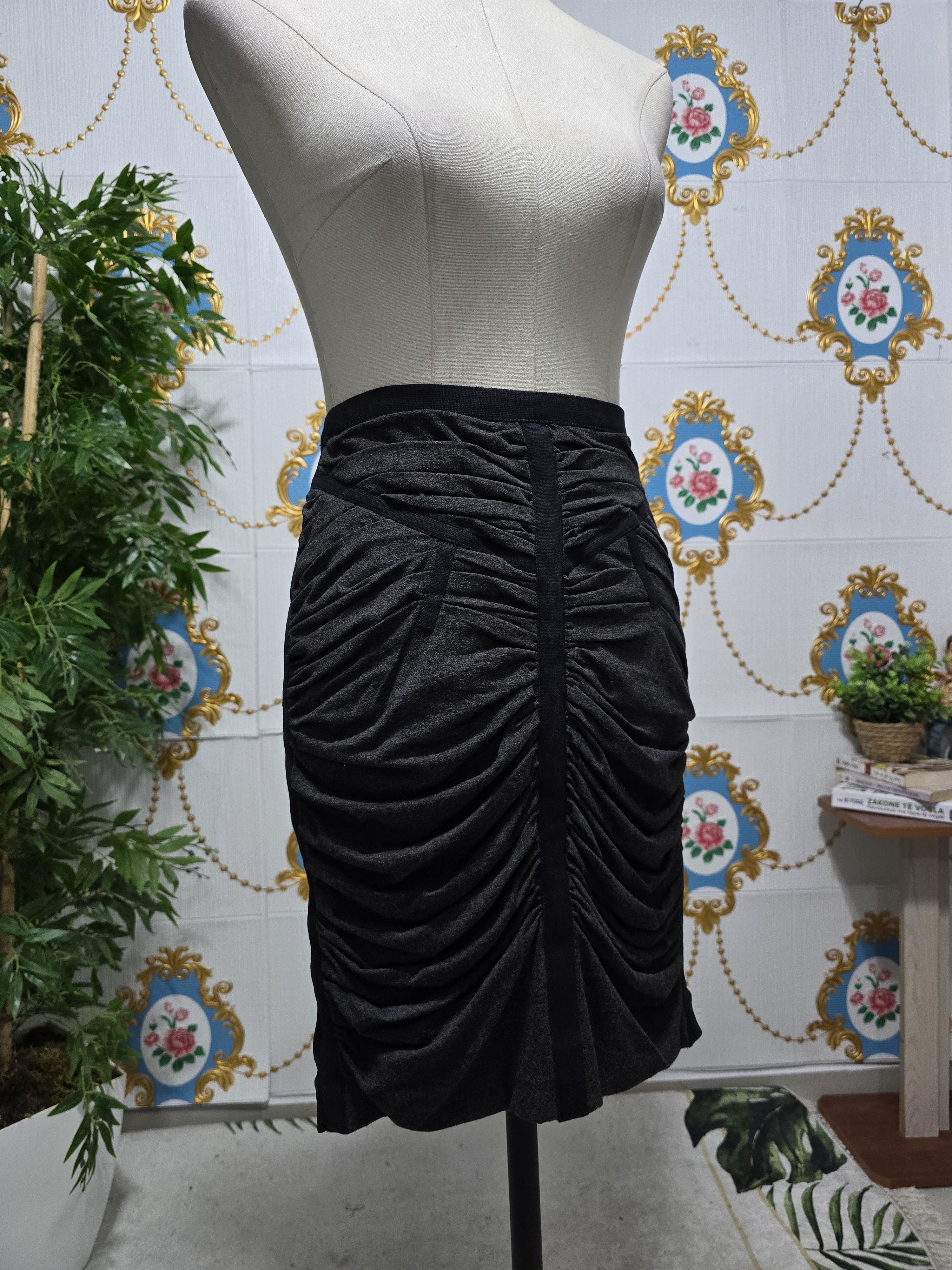Dolce & Gabbana DOLCE & GABBANA Grey & Black Rushed Shear Back Fitted Skirt Size 28" / US 6 / IT 42 - 6 Thumbnail