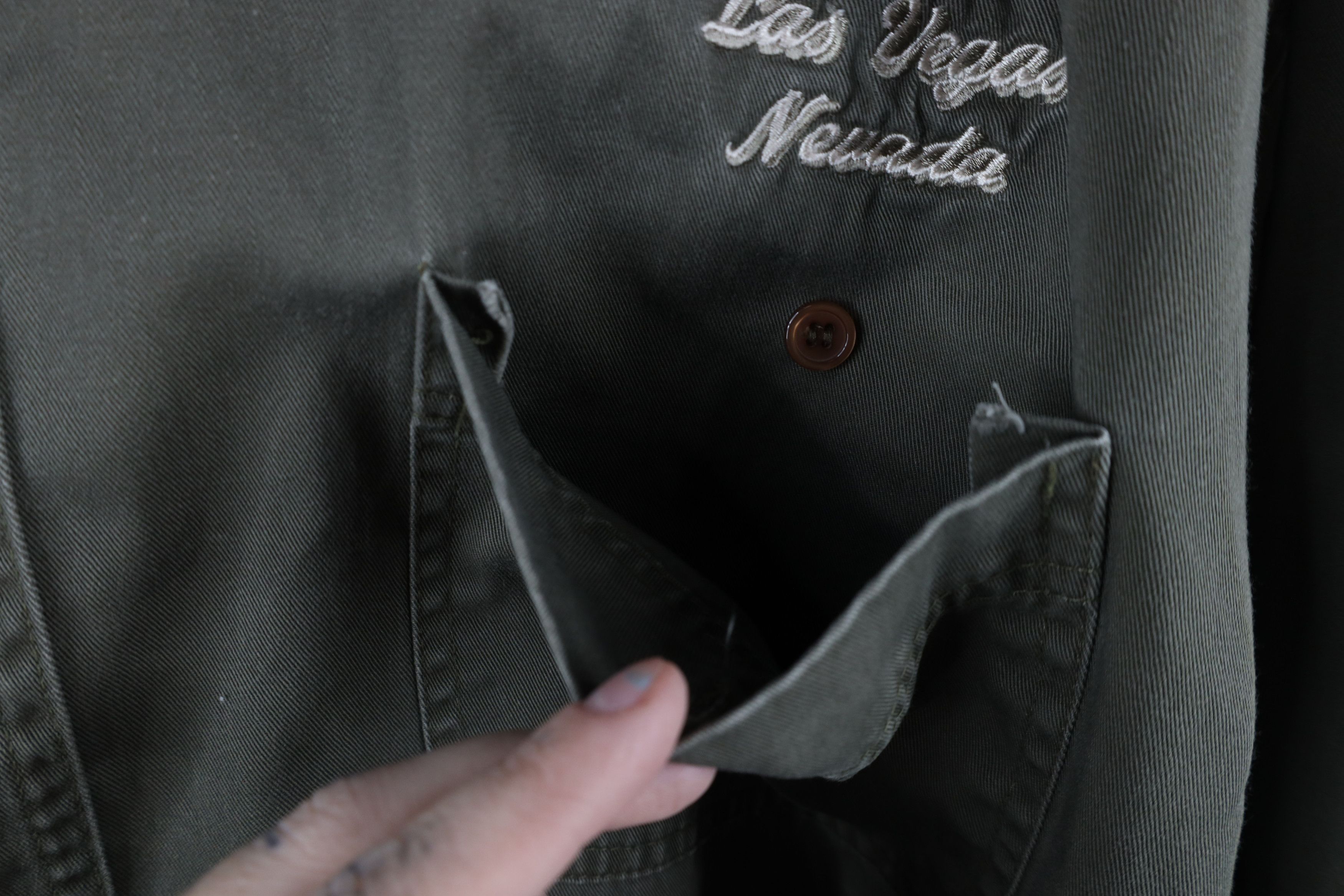 Vintage Vintage 90s Streetwear Las Vegas Nevada Button Shirt Green Size US XL / EU 56 / 4 - 6 Thumbnail