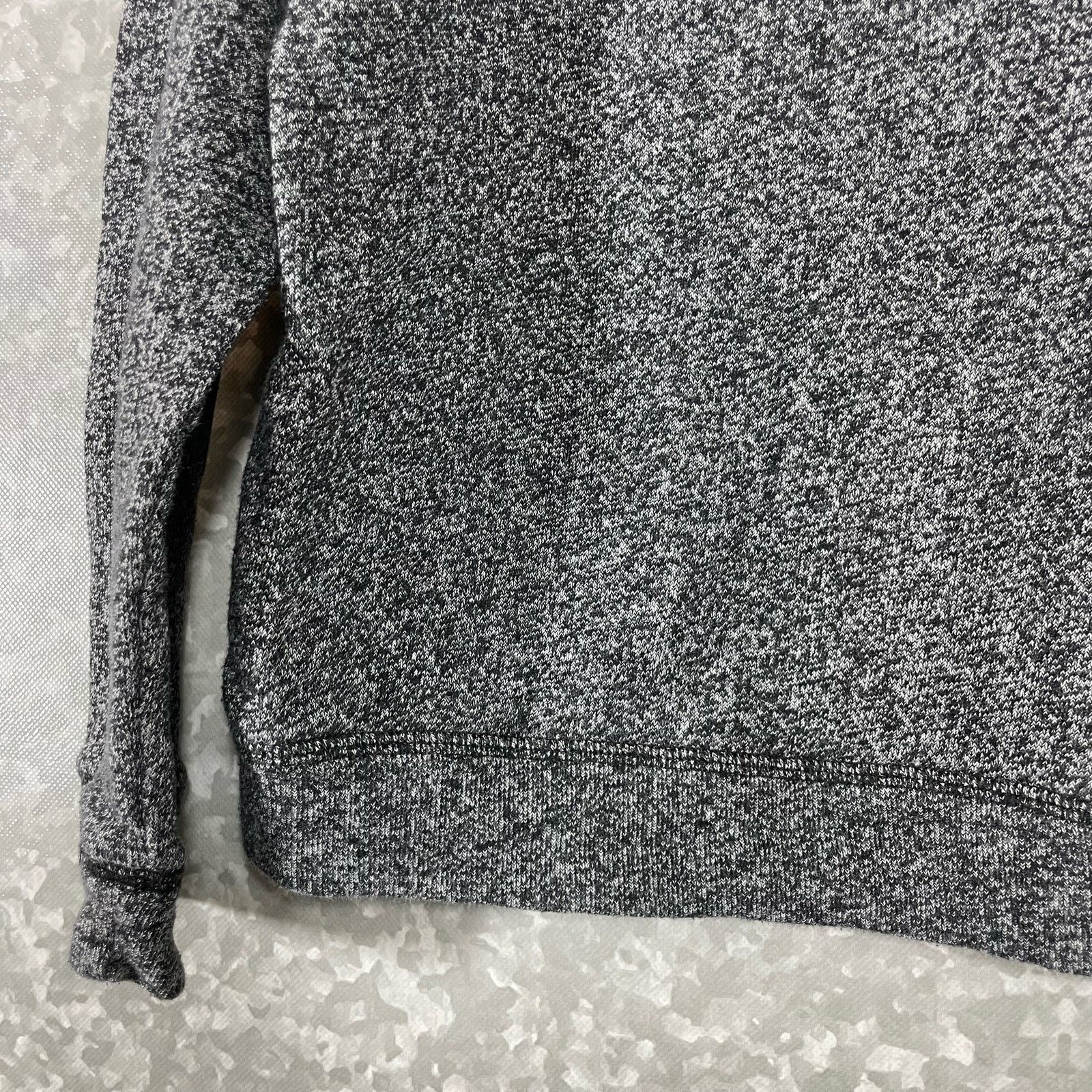 H&M H&M Gray Marled Back Zipper Cropped Sweatshirt - Size Medium Size M / US 6-8 / IT 42-44 - 3 Thumbnail